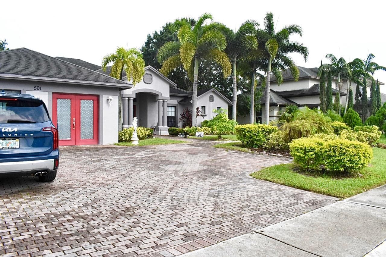 501 SW Bayshore Boulevard, Port St. Lucie, FL 34983 — photo 5 of 16