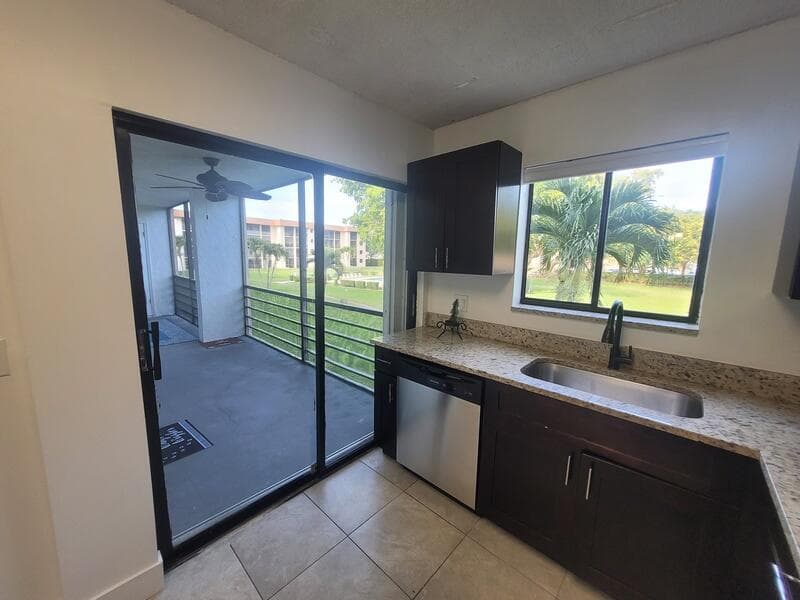 5917 Via Vermilya 206, Lake Worth, FL 33462 — photo 27 of 77
