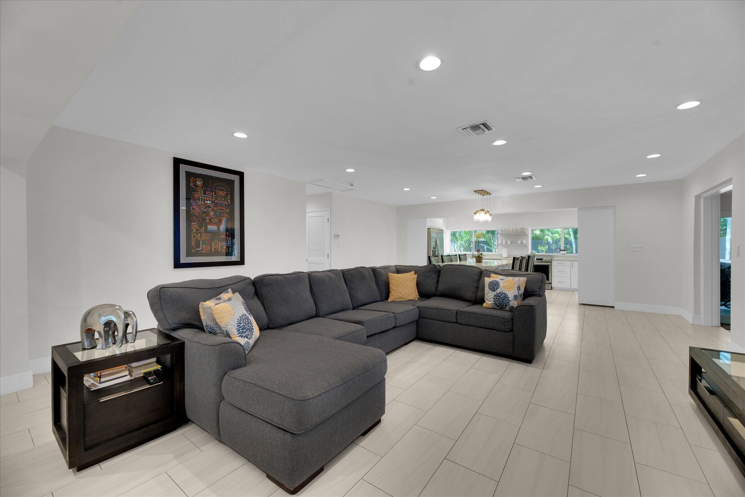 2633 NE 3rd Avenue, Wilton Manors, FL 33334 — photo 5 of 55