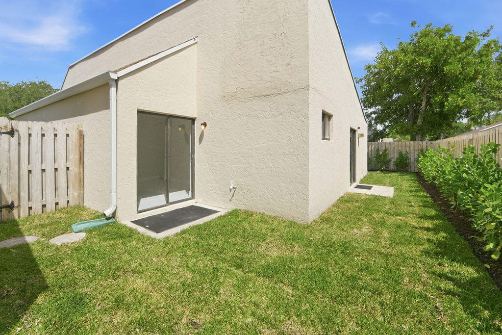 875 NW 22nd Avenue, Delray Beach, FL 33445 — photo 27 of 42