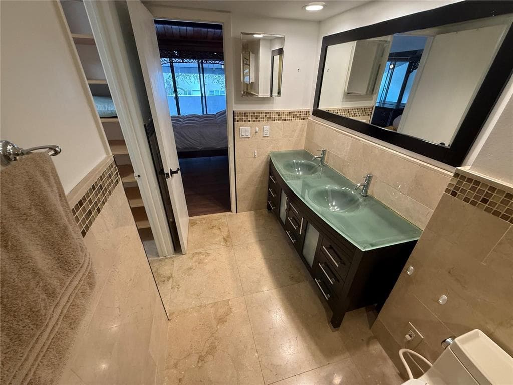 19428 NE 26th Avenue 103b, Miami, FL 33180 — photo 31 of 50