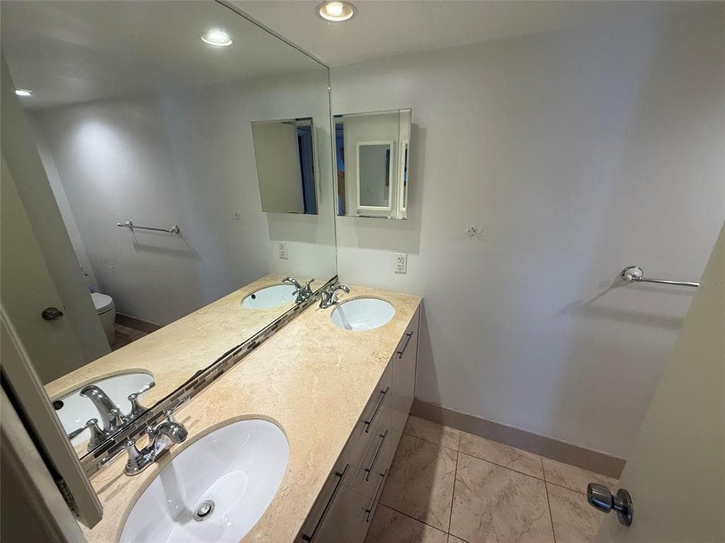 19428 NE 26th Avenue 103b, Miami, FL 33180 — photo 46 of 50