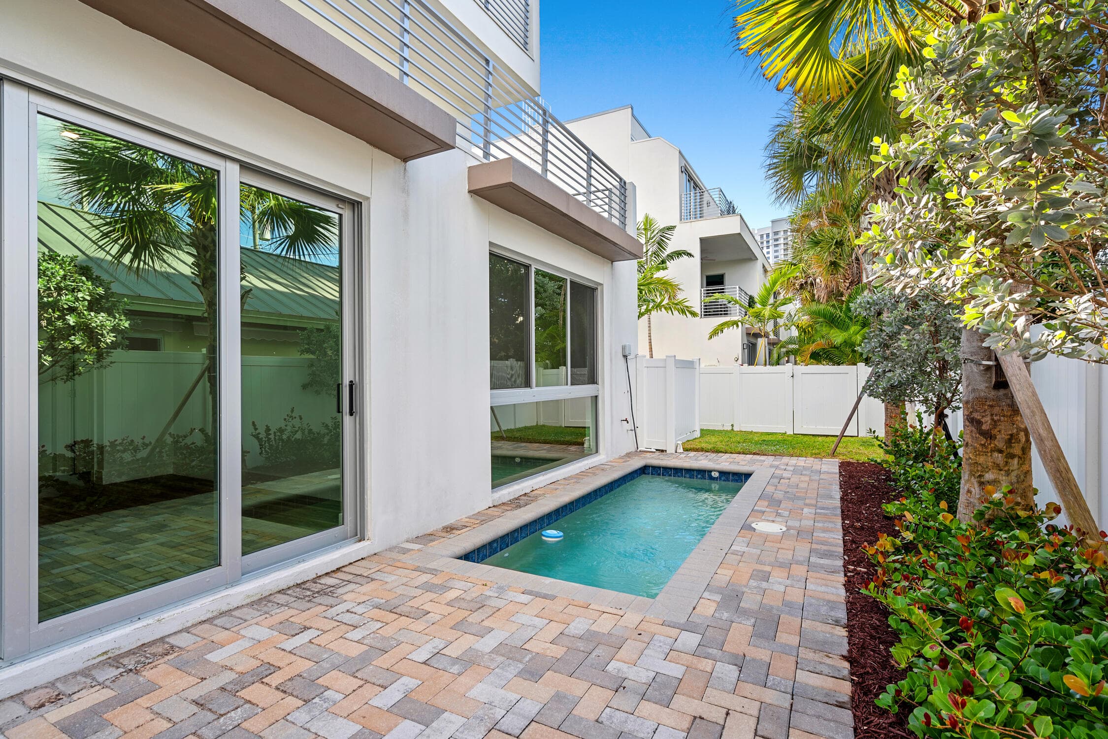11 SE 11th Avenue, Fort Lauderdale, FL 33301 — photo 4 of 26