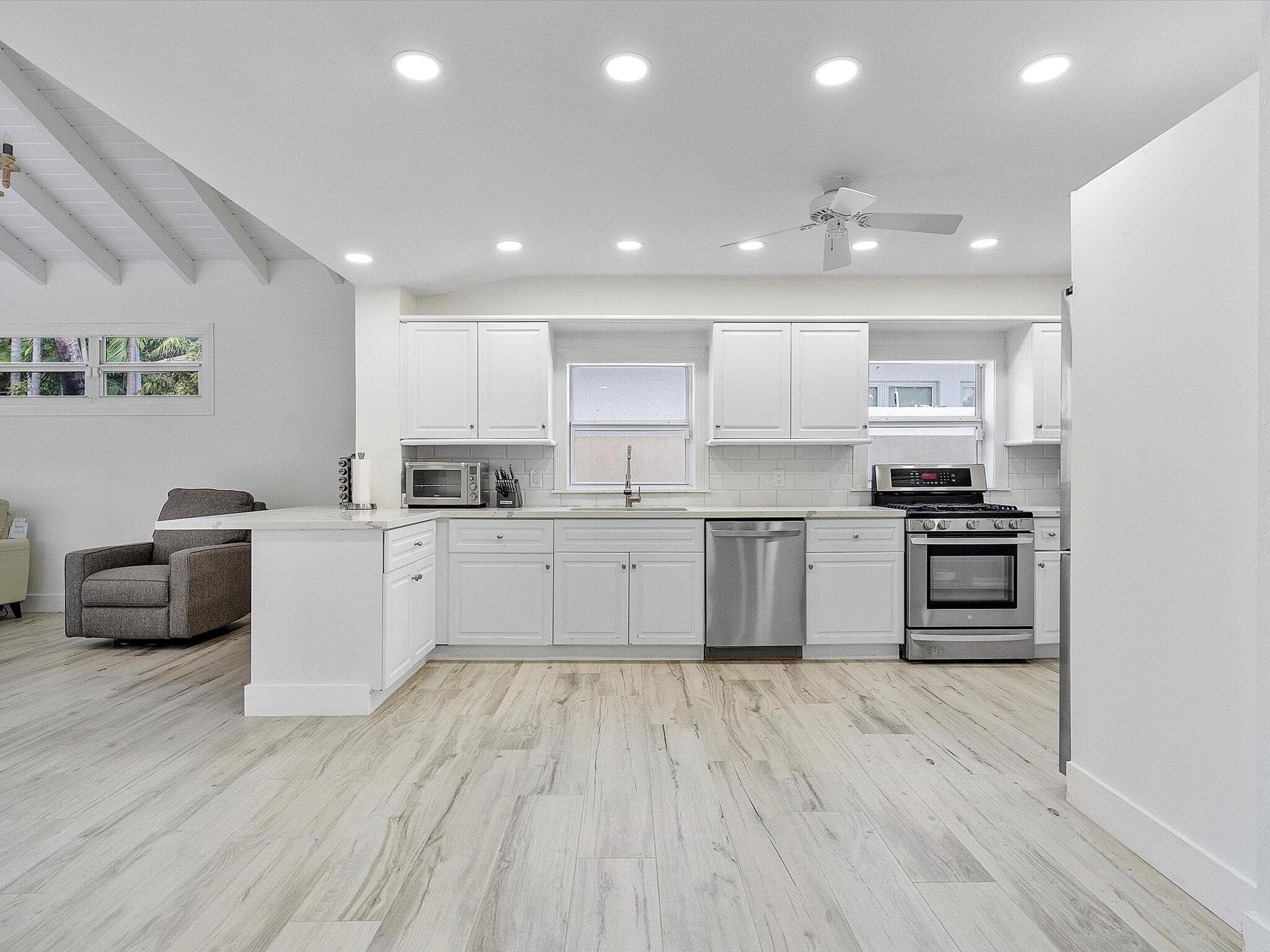 411 Poinciana Drive, Fort Lauderdale, FL 33301 — photo 8 of 44