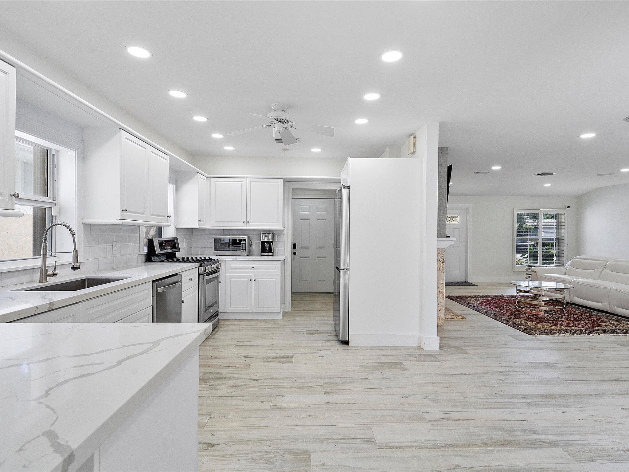 411 Poinciana Drive, Fort Lauderdale, FL 33301 — photo 9 of 44