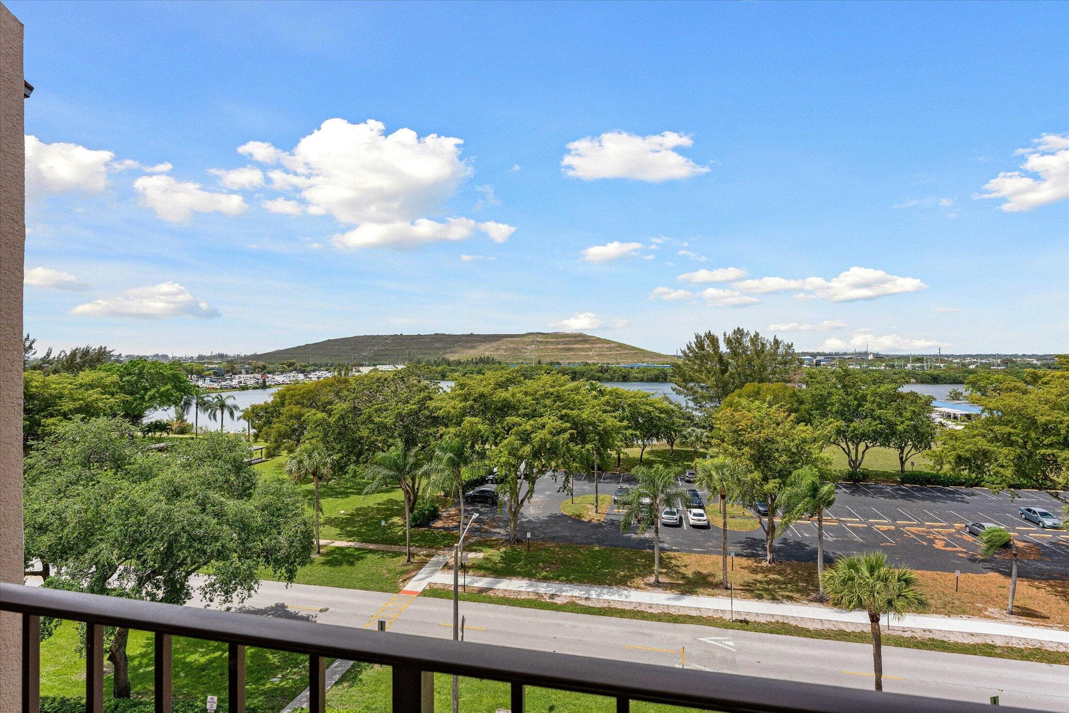 4570 NW 18th Avenue 704, Deerfield Beach, FL 33064 — photo 4 of 34