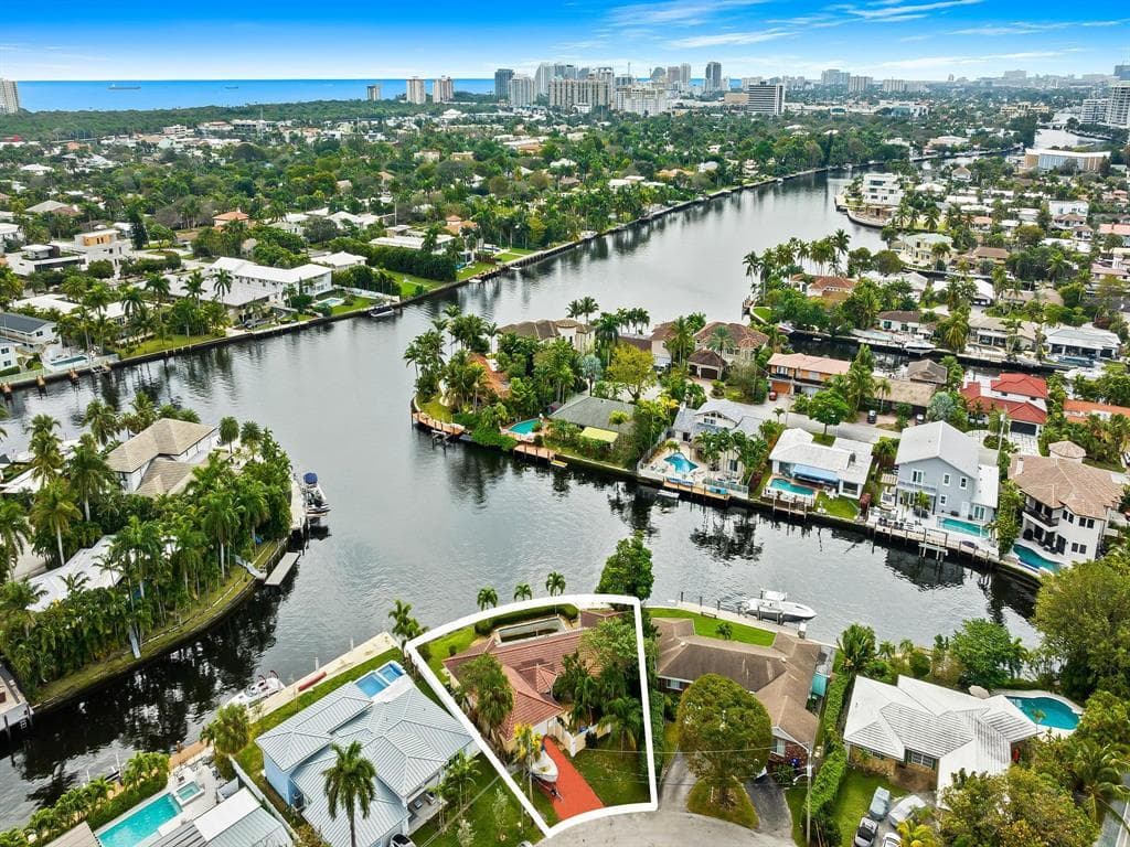 2212 NE 17th Place, Fort Lauderdale, FL 33305 — photo 3 of 13