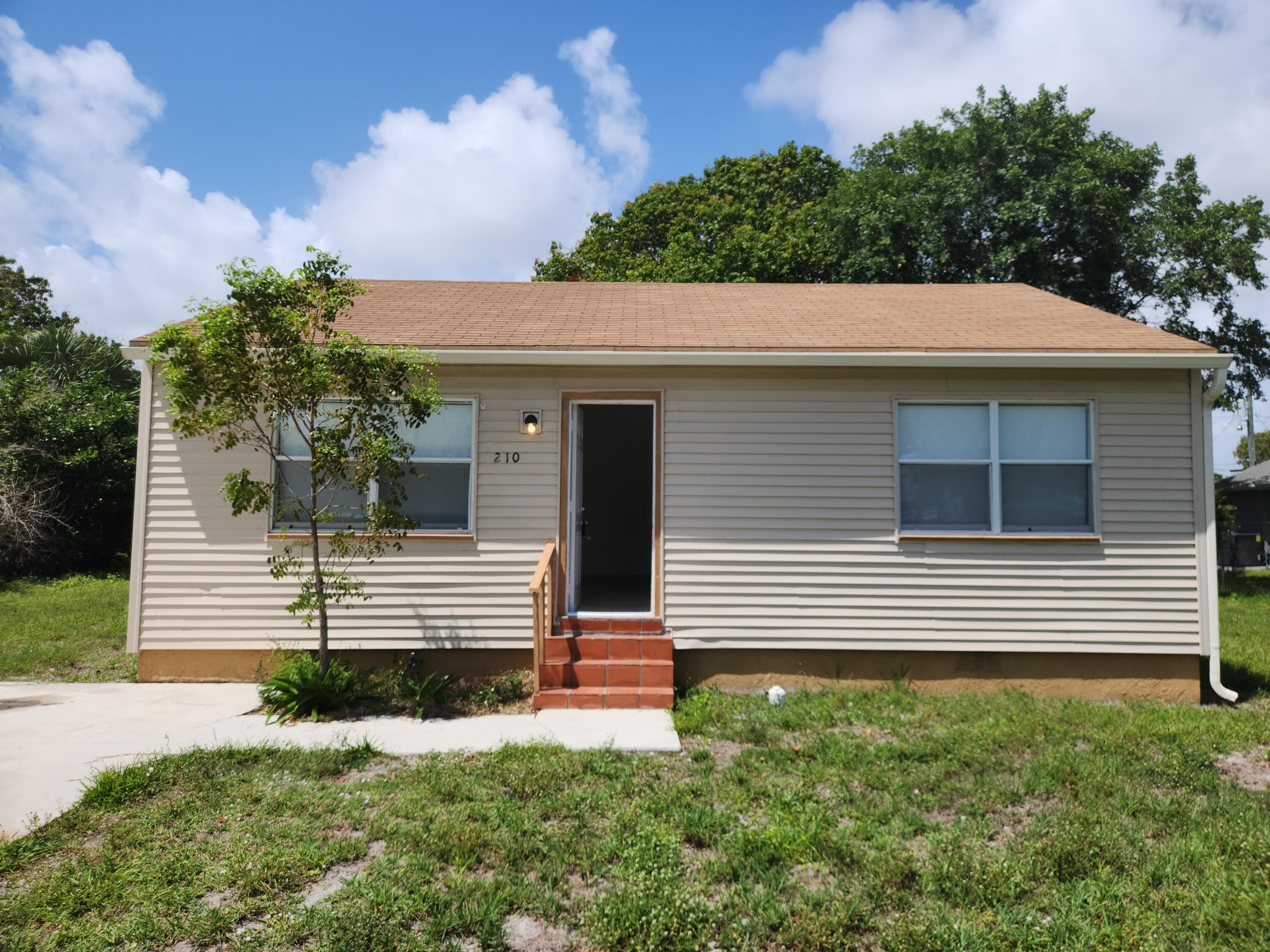 210 NW 13th Avenue, Delray Beach, FL 33444 — photo 1 of 15