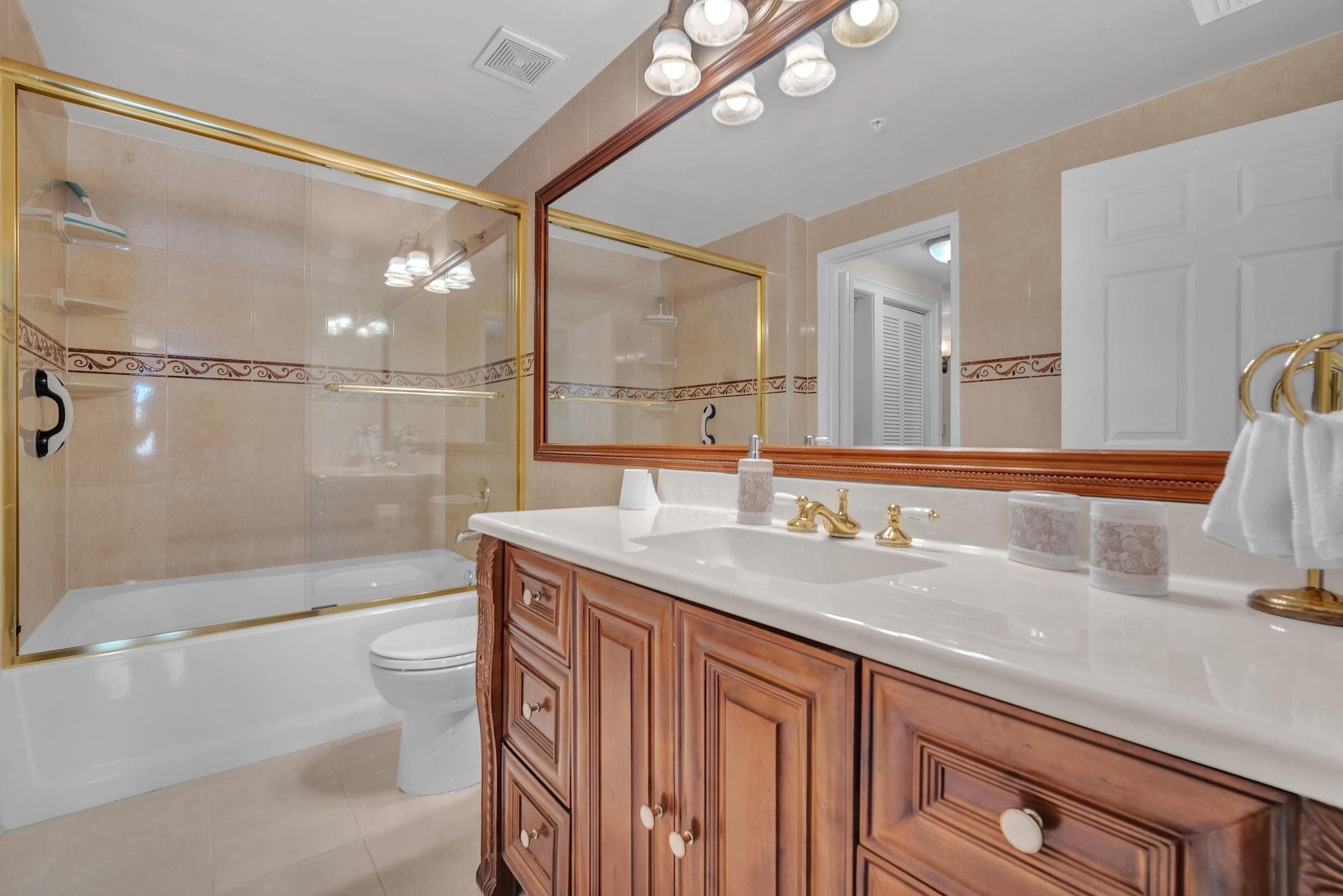 630 S Sapodilla Avenue 407, West Palm Beach, FL 33401 — photo 4 of 25