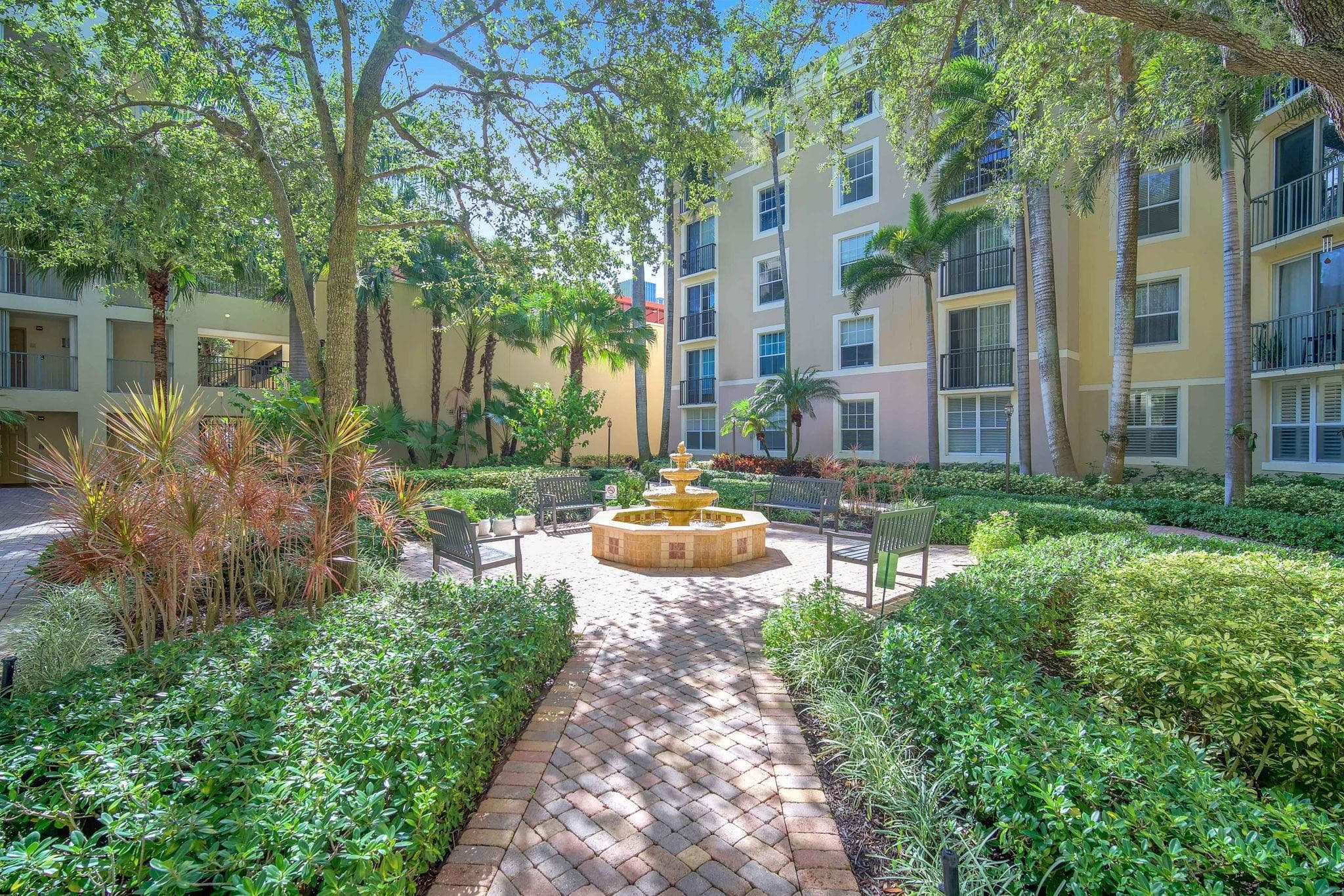 630 S Sapodilla Avenue 407, West Palm Beach, FL 33401 — photo 18 of 25