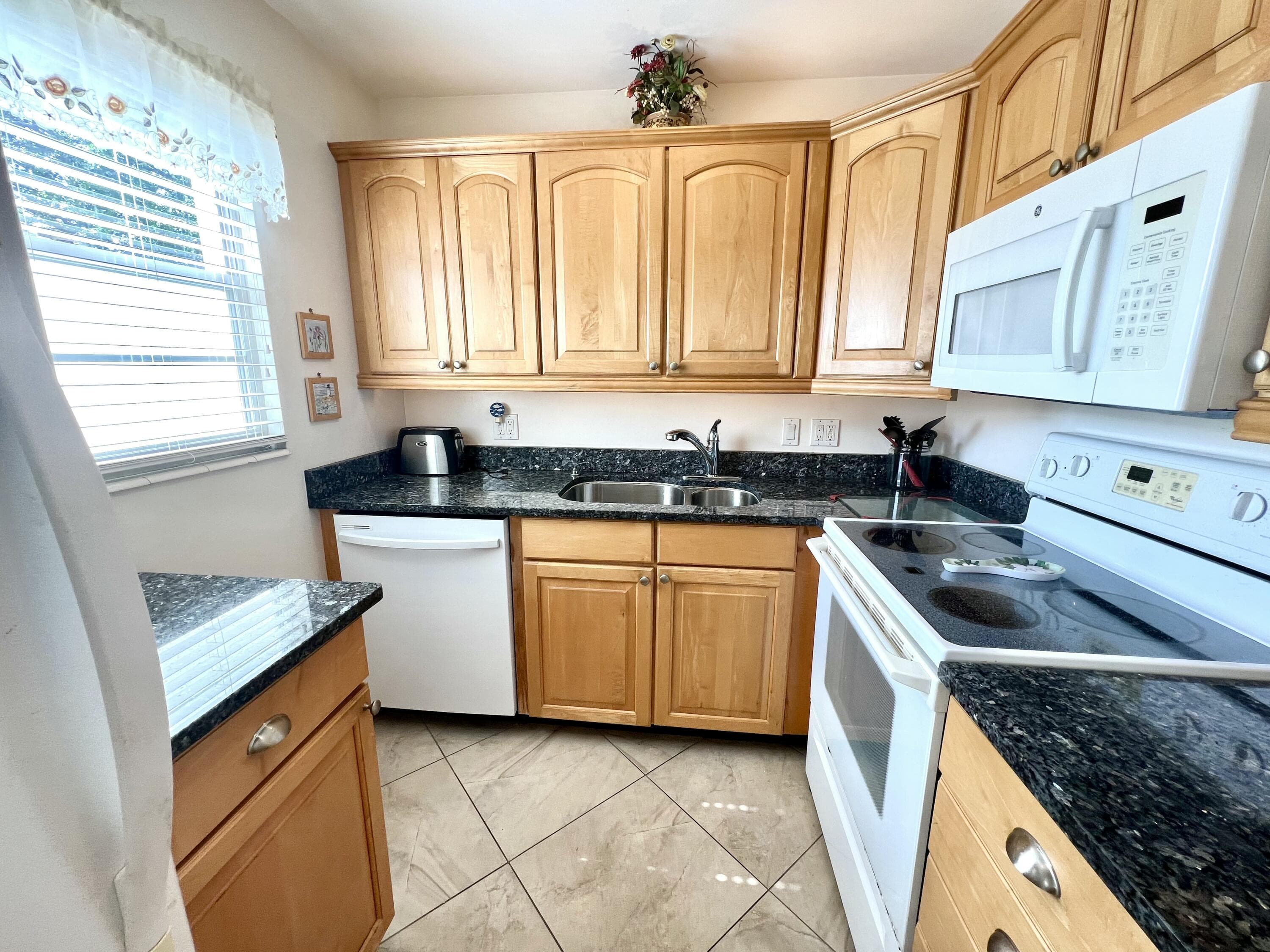 328 Farnham P, Deerfield Beach, FL 33442 — photo 24 of 42