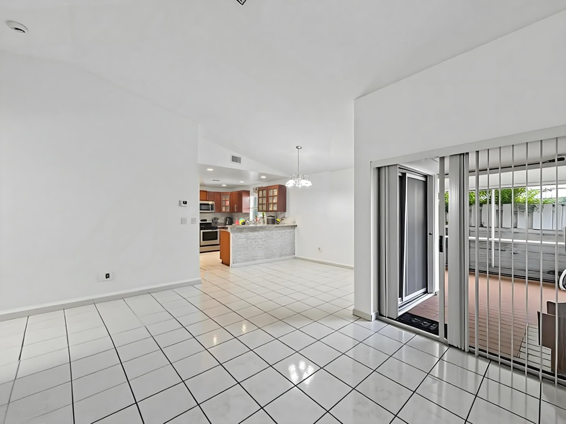 10151 NW 3rd Street, Pembroke Pines, FL 33026 — photo 11 of 34