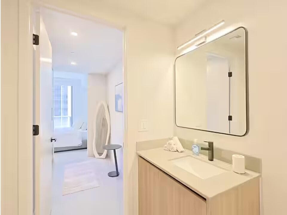 121 NE 5th Street 1506, Miami, FL 33132 — photo 7 of 26
