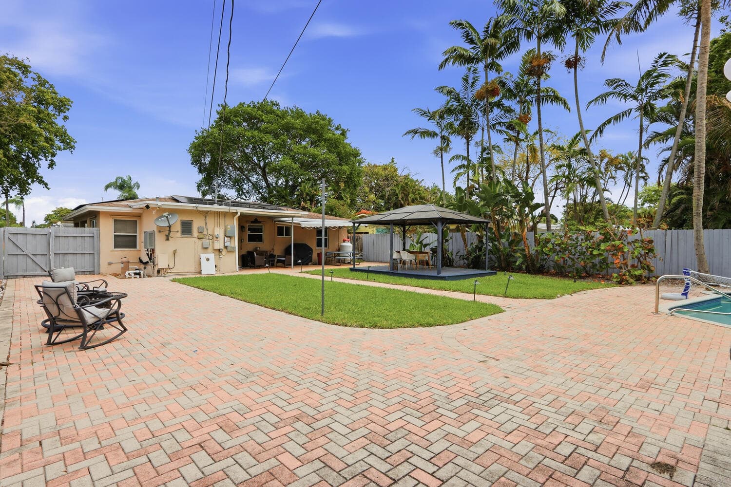 720 NE 7th Street, Pompano Beach, FL 33060 — photo 7 of 35