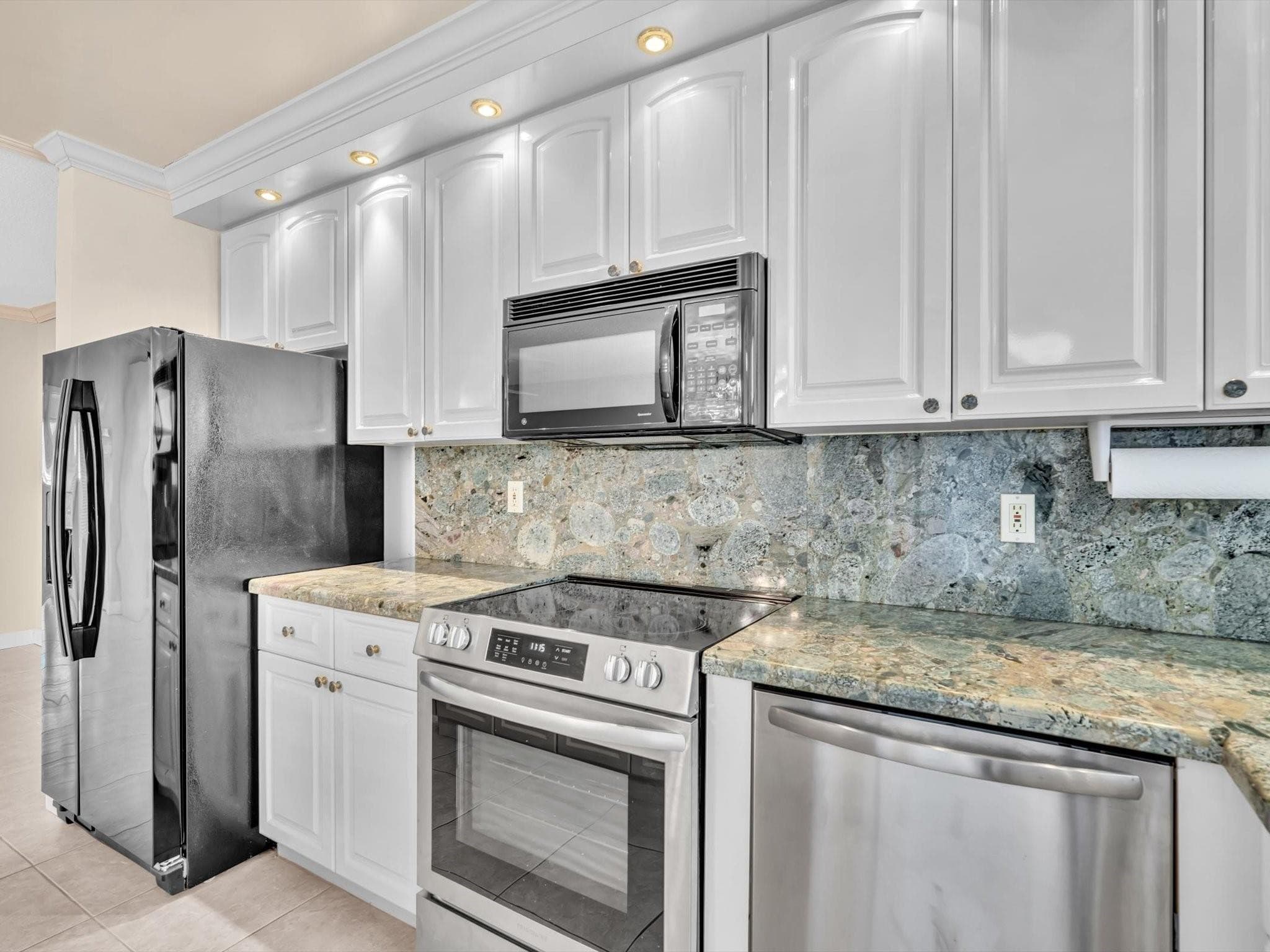 2000 Diana Drive, Hallandale Beach, FL 33009 — photo 17 of 65