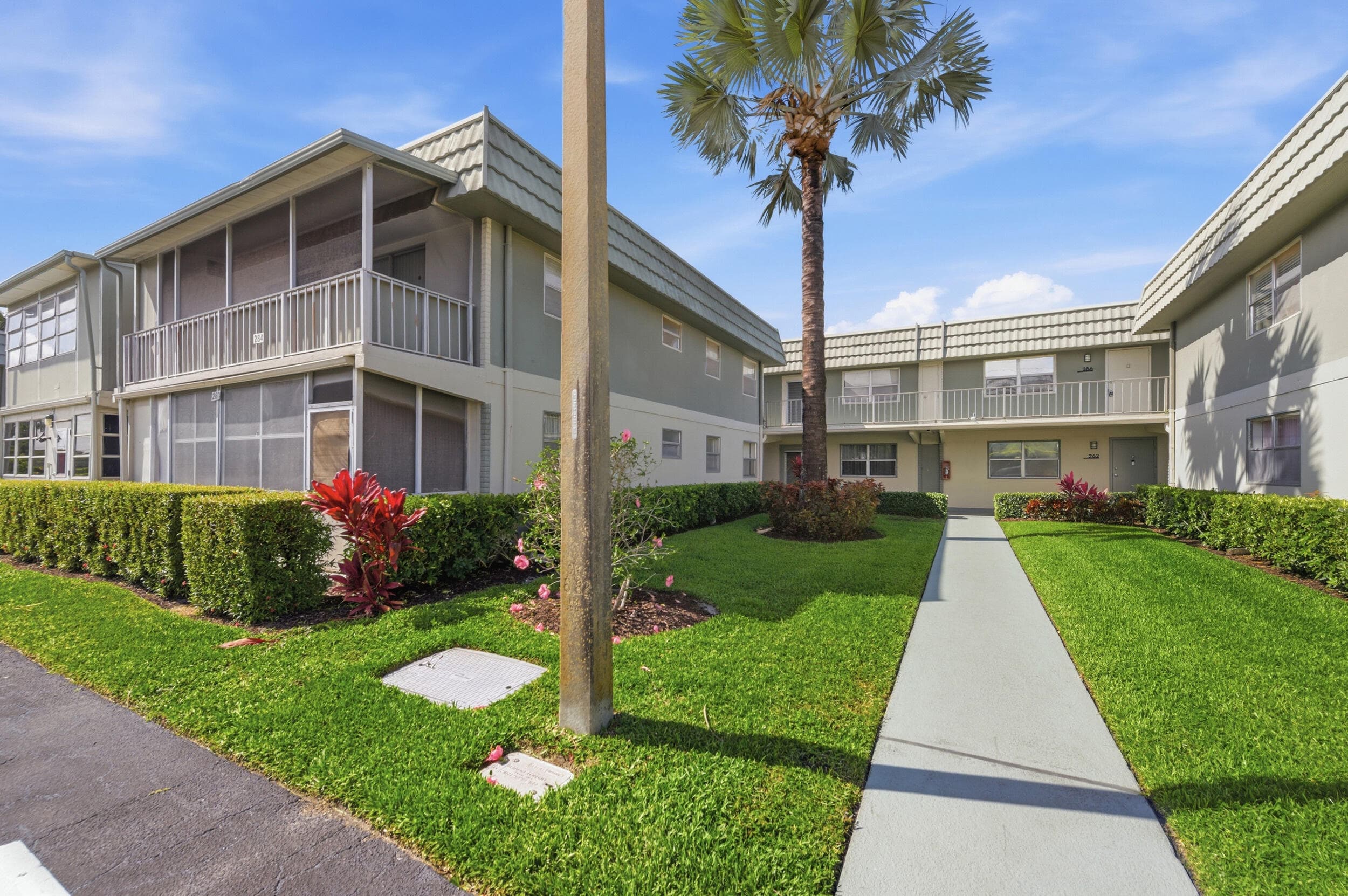 284 Flanders F, Delray Beach, FL 33484 — photo 3 of 75