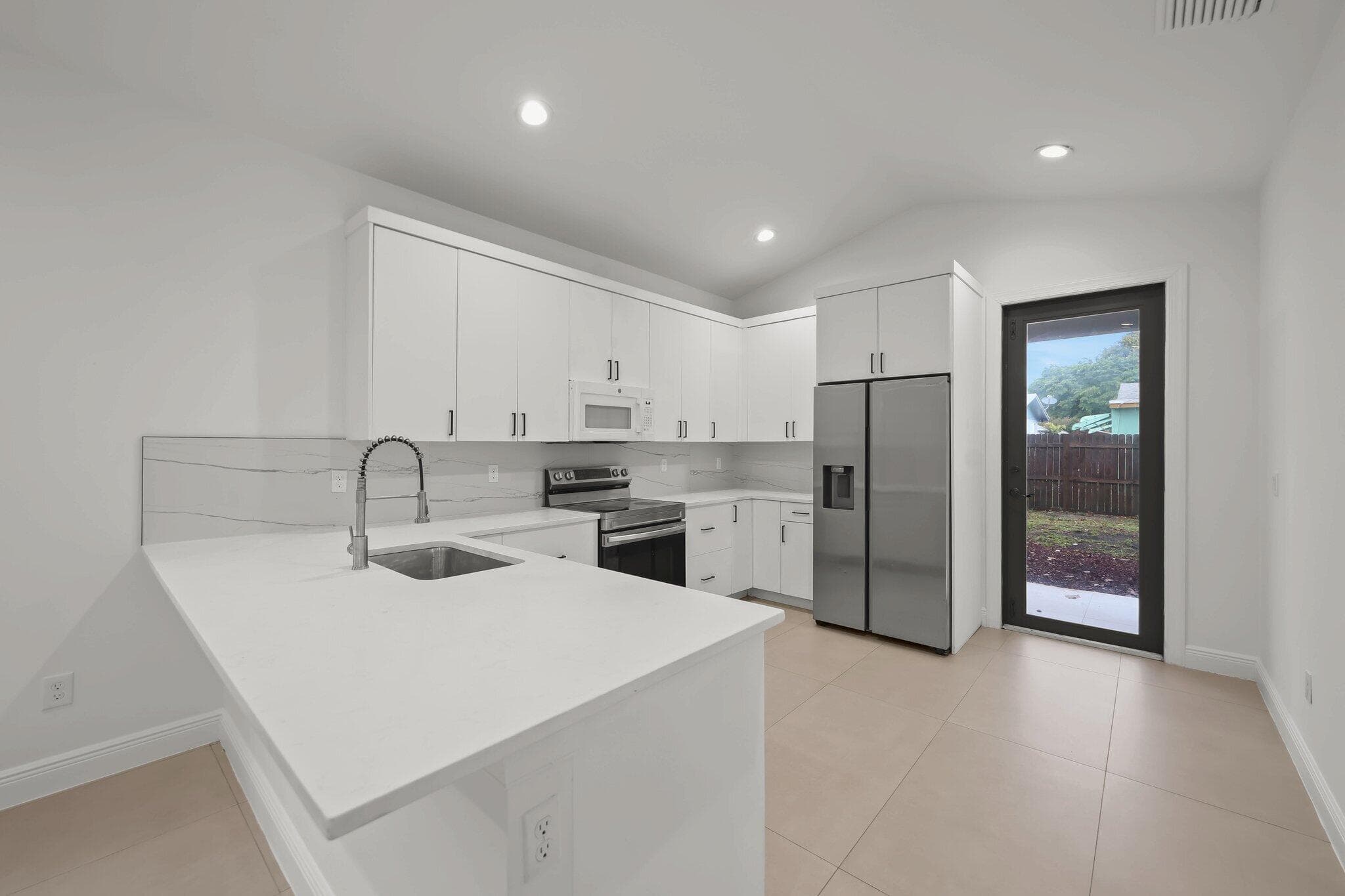 633 55th Street, West Palm Beach, FL 33407 — photo 8 of 25