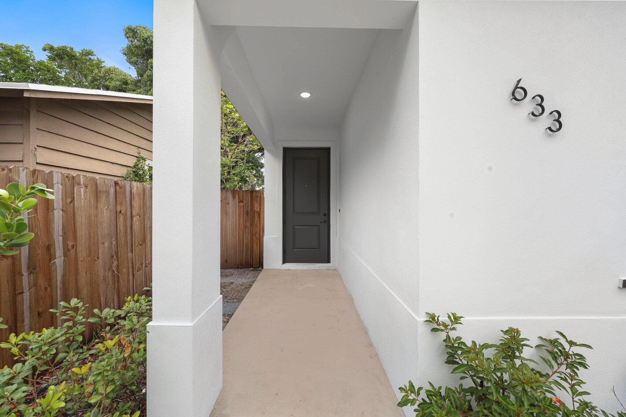 633 55th Street, West Palm Beach, FL 33407 — photo 3 of 25