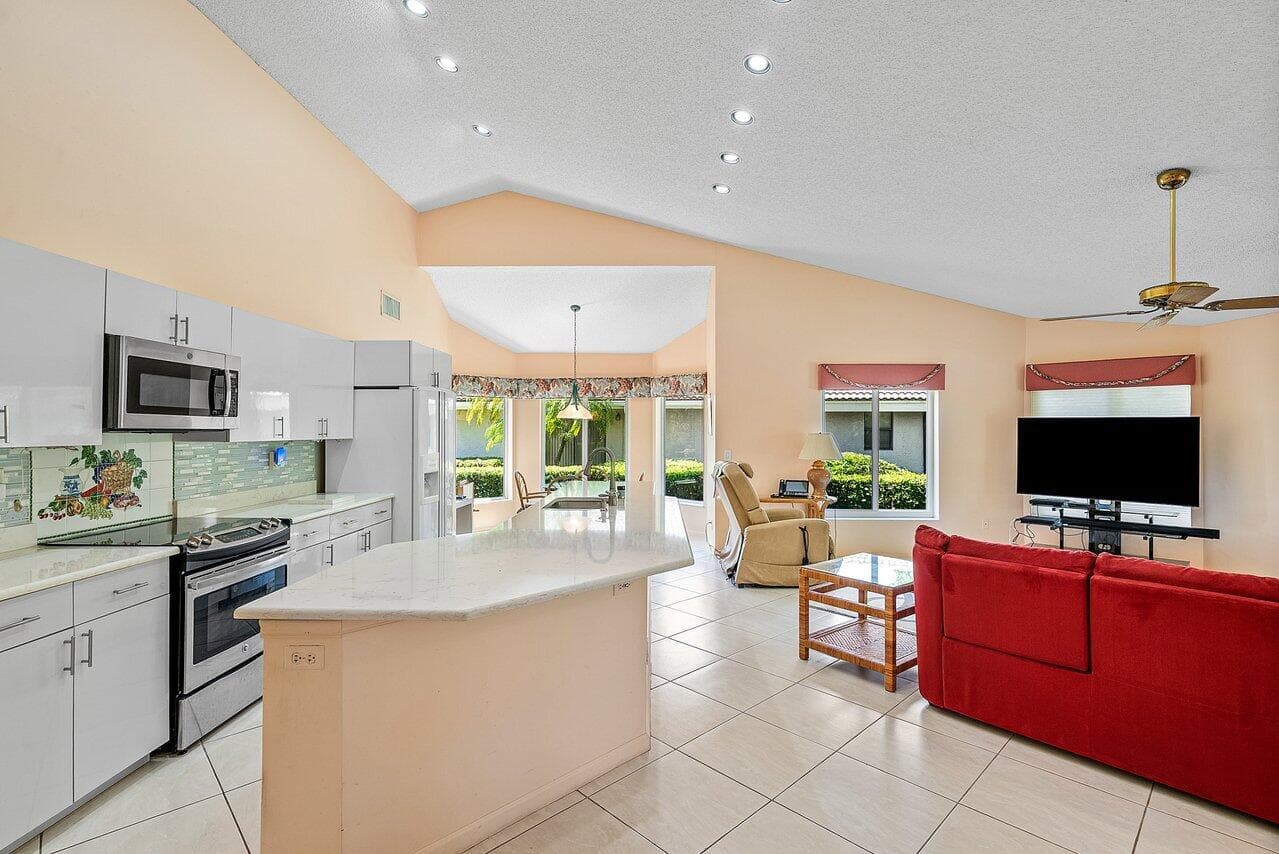 10215 Boca Woods Lane, Boca Raton, FL 33428 — photo 6 of 22