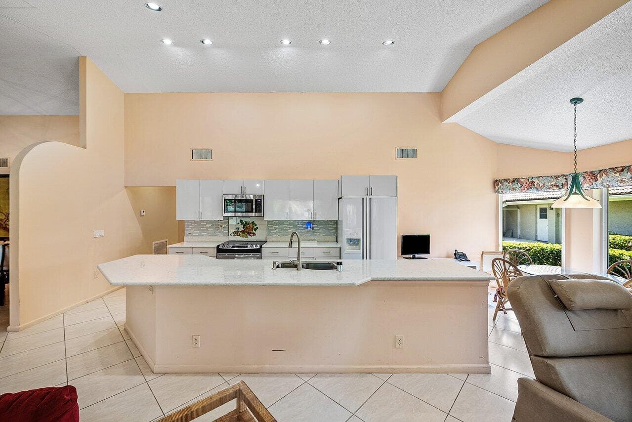 10215 Boca Woods Lane, Boca Raton, FL 33428 — photo 9 of 22
