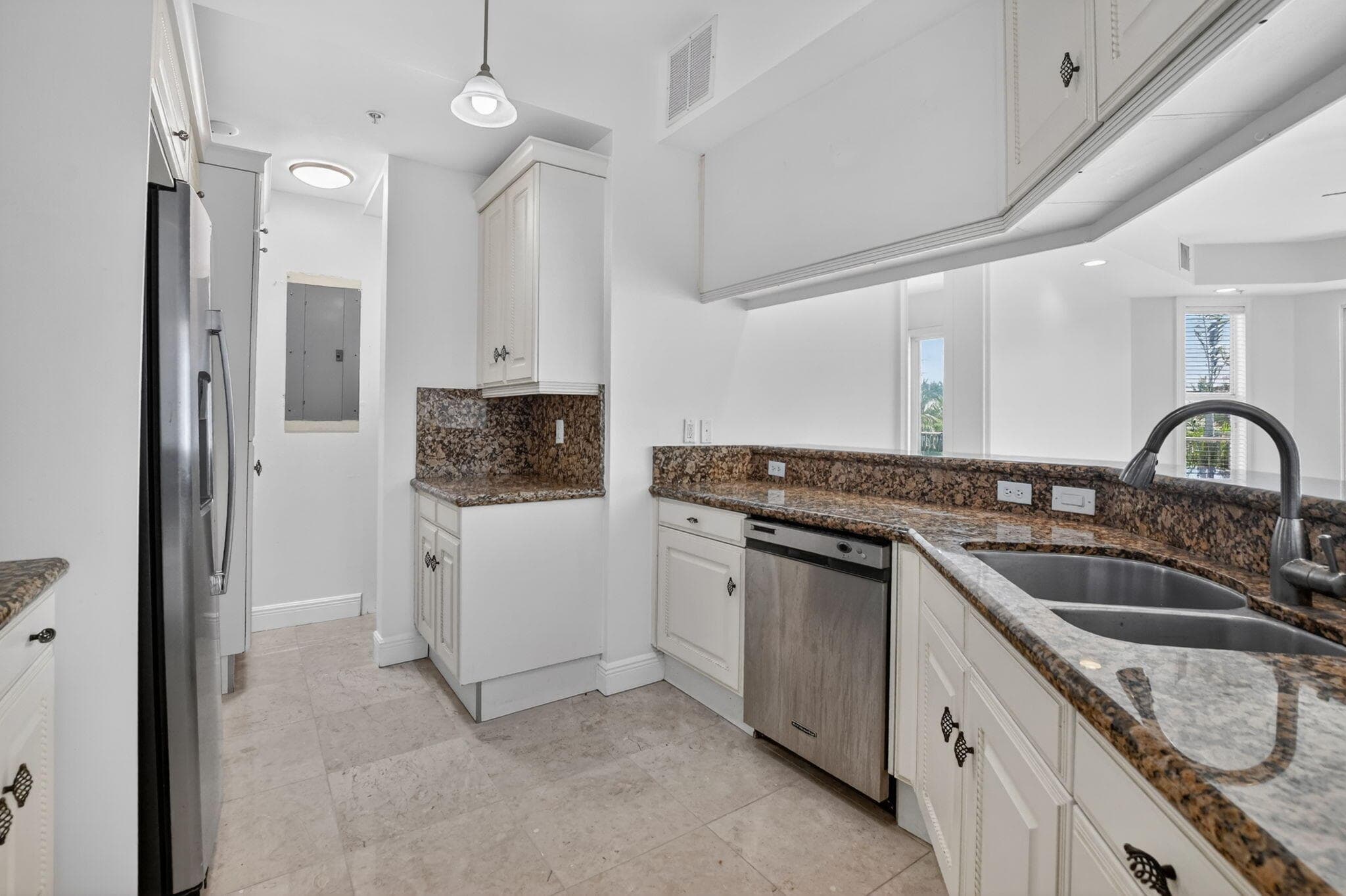 616 SE 20th Avenue 302, Deerfield Beach, FL 33441 — photo 12 of 39