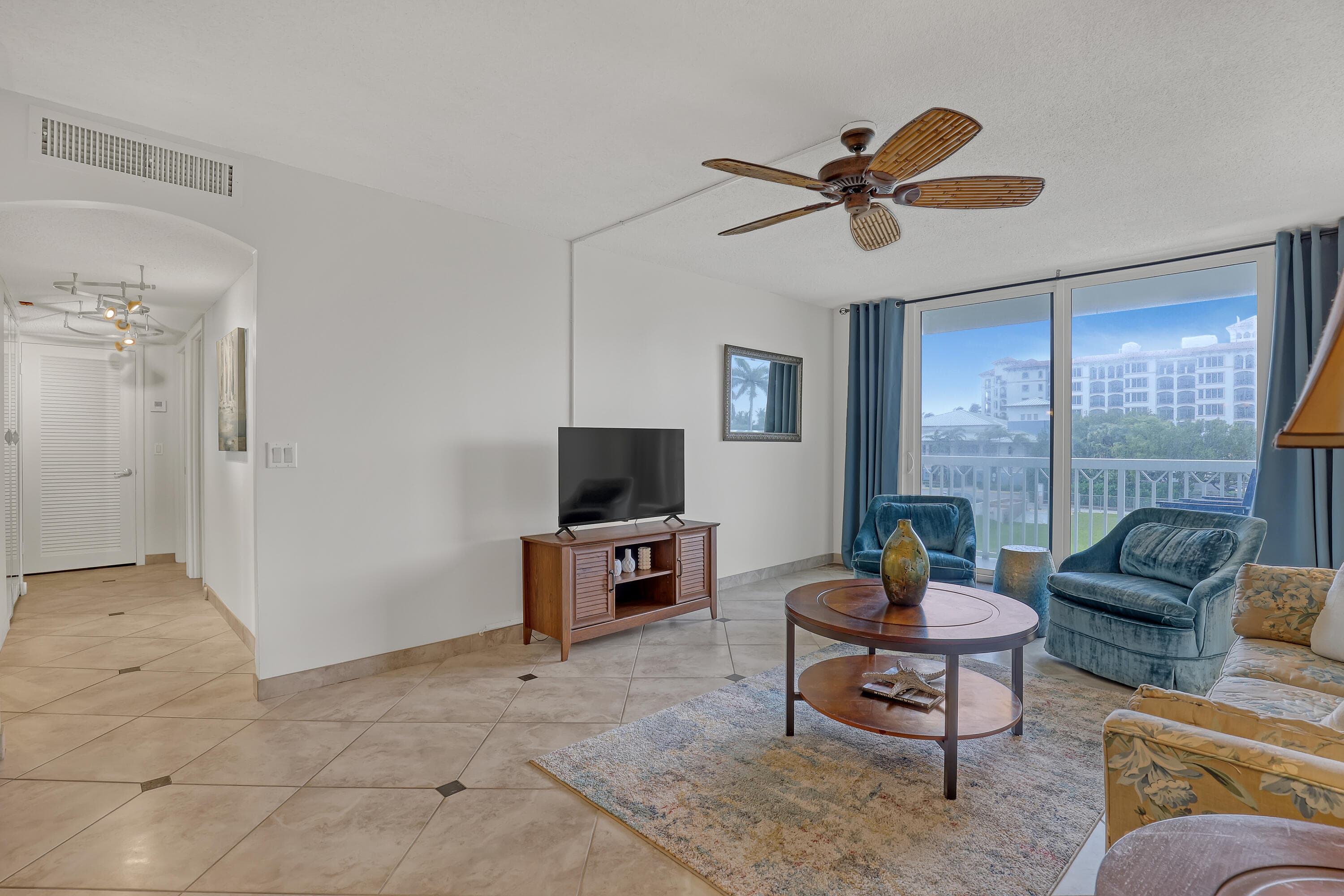 125 S Ocean Avenue 304, Palm Beach Shores, FL 33404 — photo 7 of 32