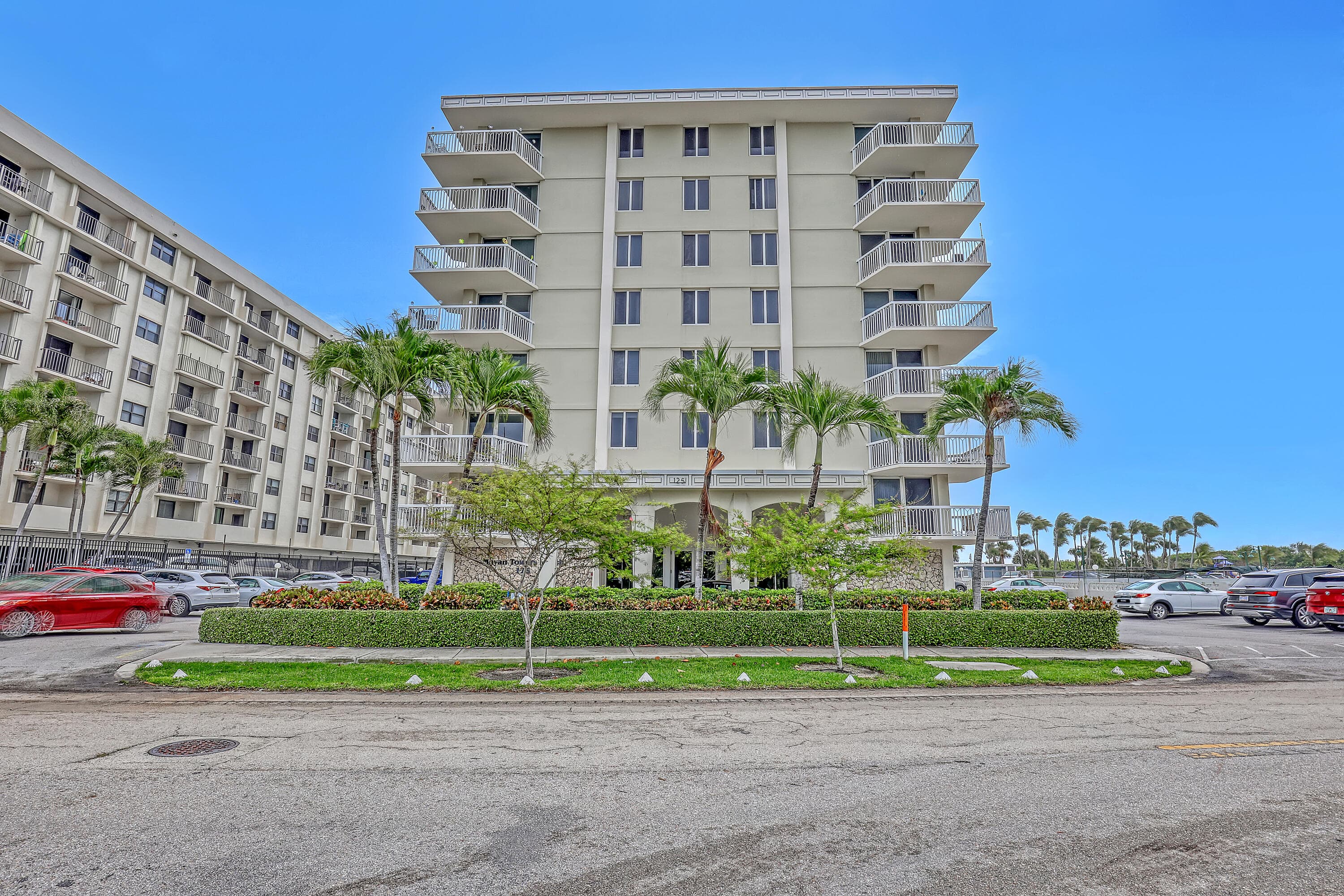 125 S Ocean Avenue 304, Palm Beach Shores, FL 33404 — photo 28 of 32
