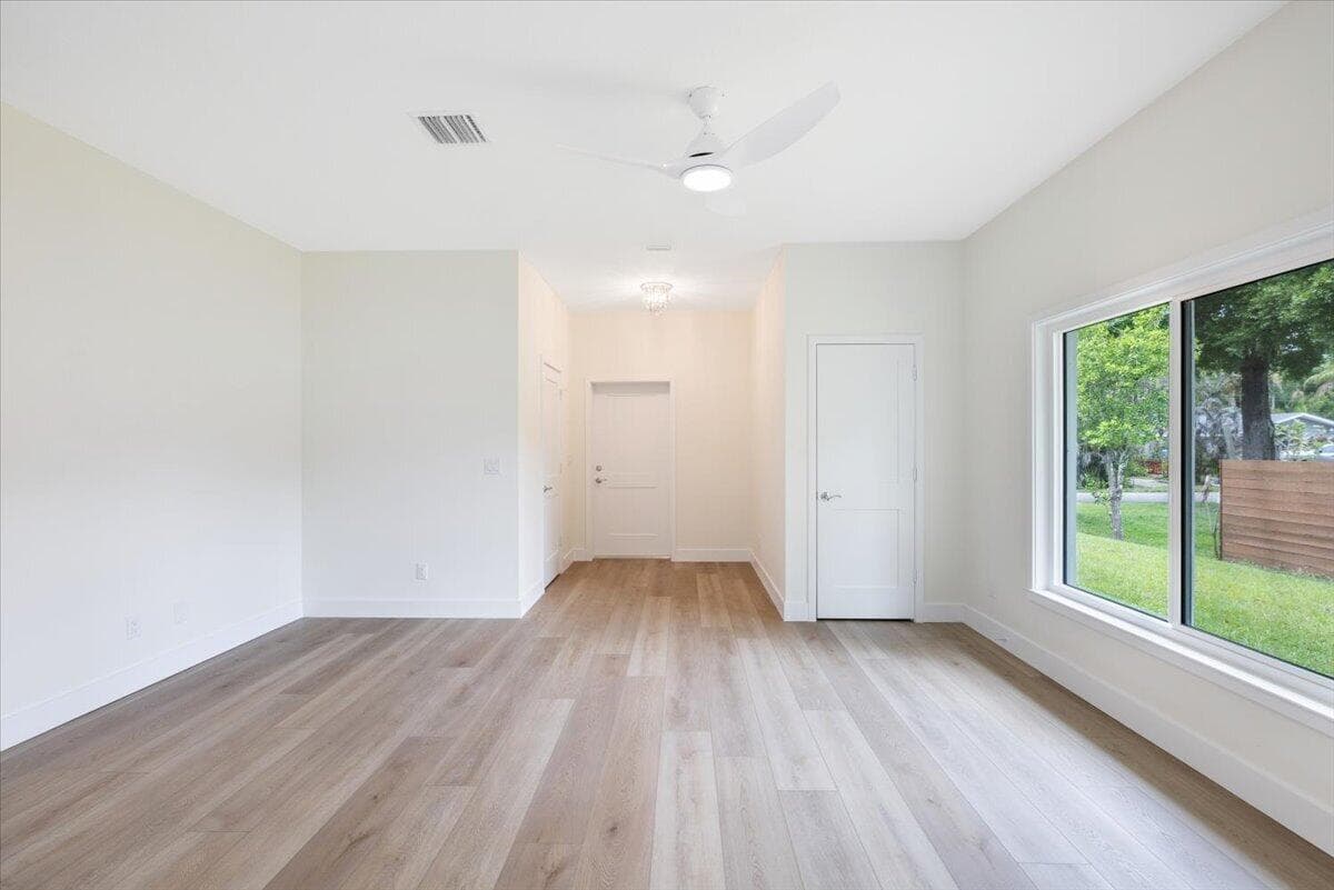2376 28th Avenue SW, Vero Beach, FL 32968 — photo 5 of 43