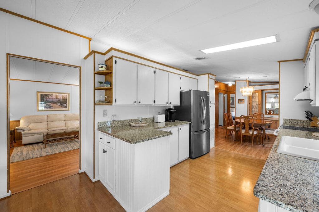7894 SE Saratoga Drive E, Hobe Sound, FL 33455 — photo 17 of 35