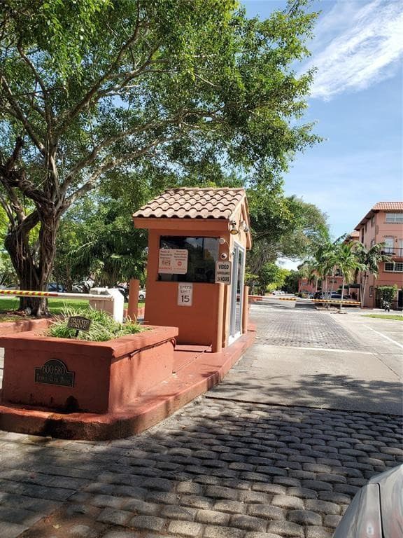 620 Tennis Club Drive 111, Fort Lauderdale, FL 33311 — photo 30 of 47