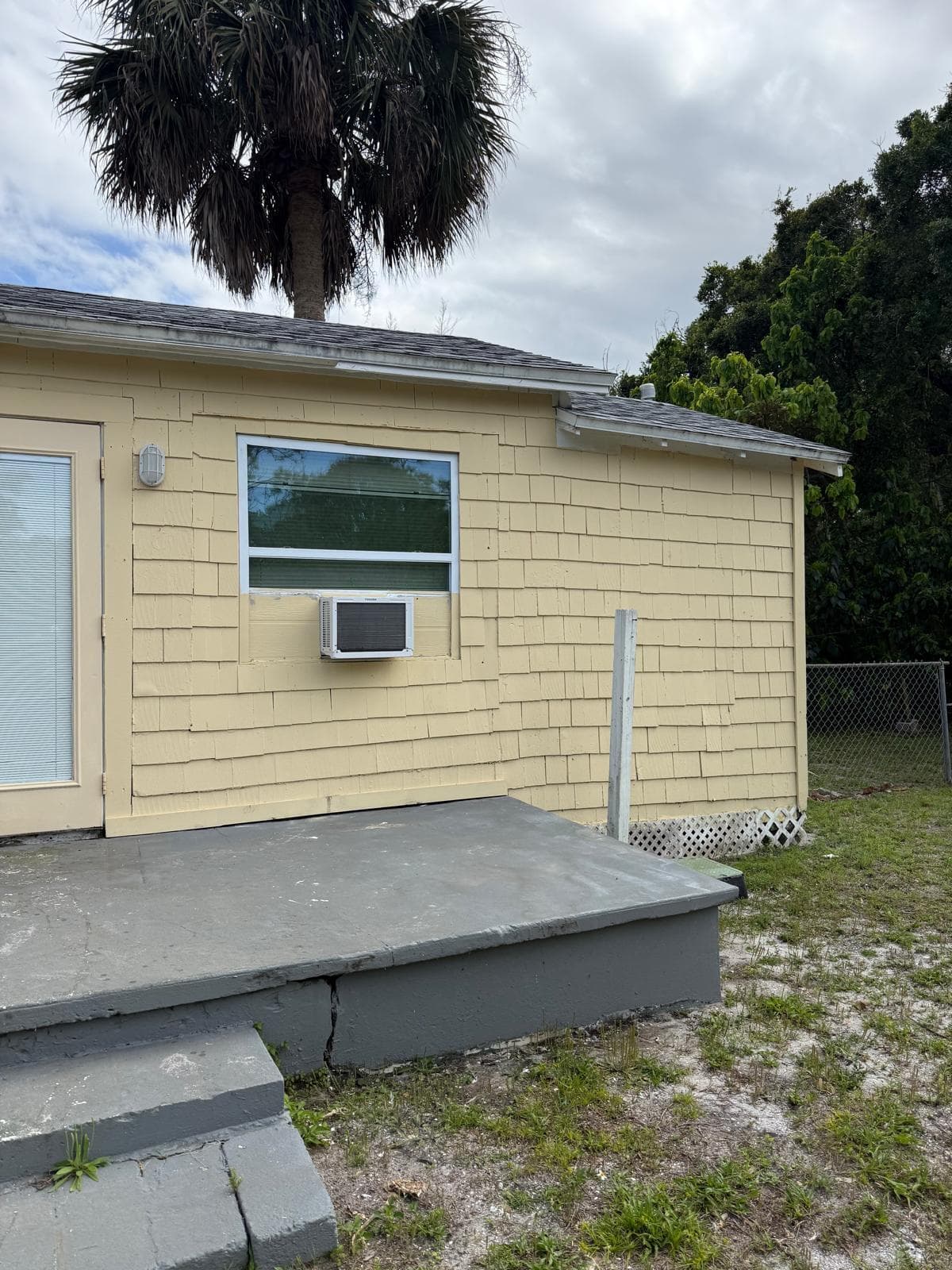 321 N 11th Street C, Fort Pierce, FL 34950 — photo 3 of 32