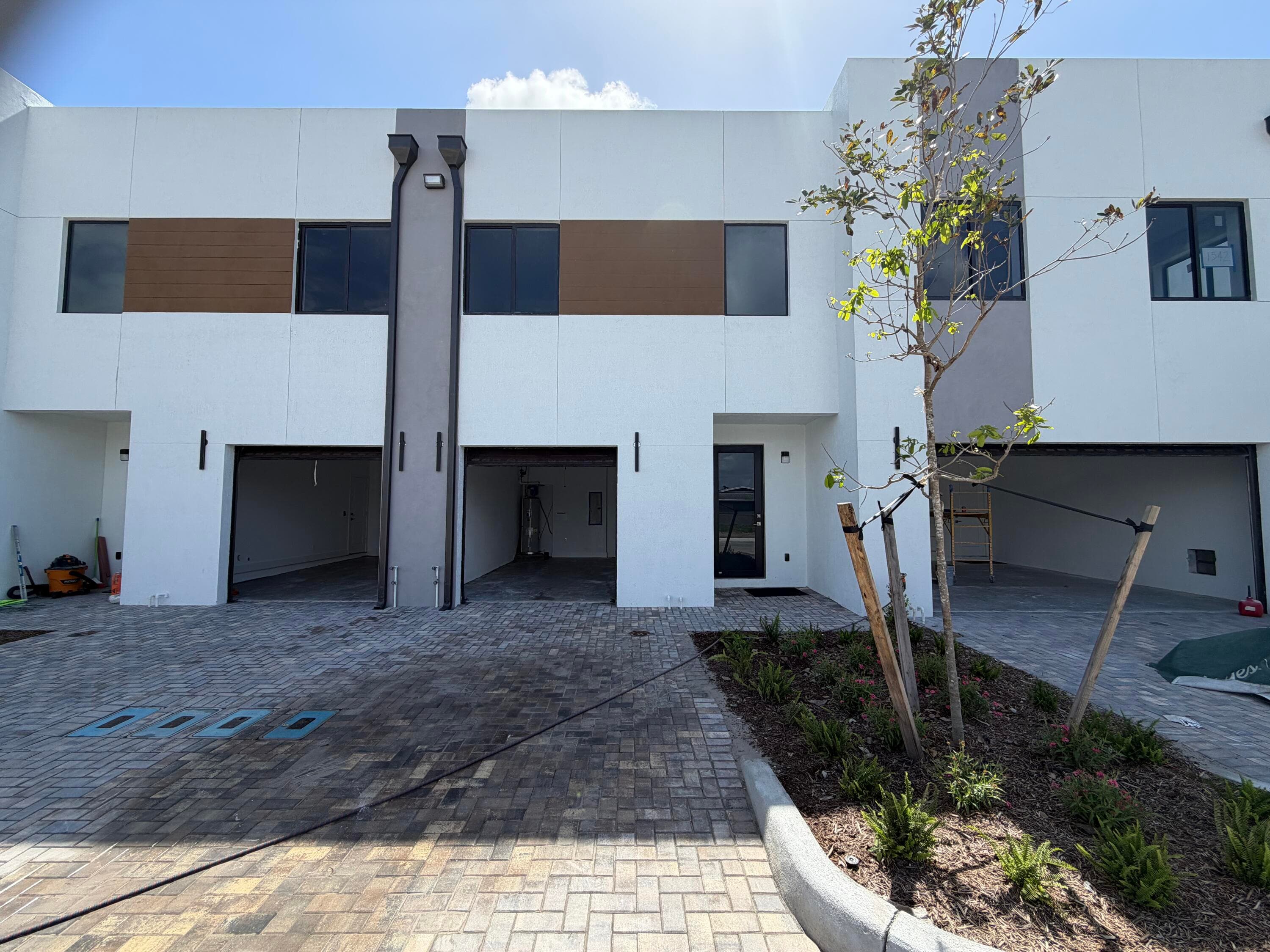1544 NW 1st Avenue, Pompano Beach, FL 33060 — photo 1 of 21