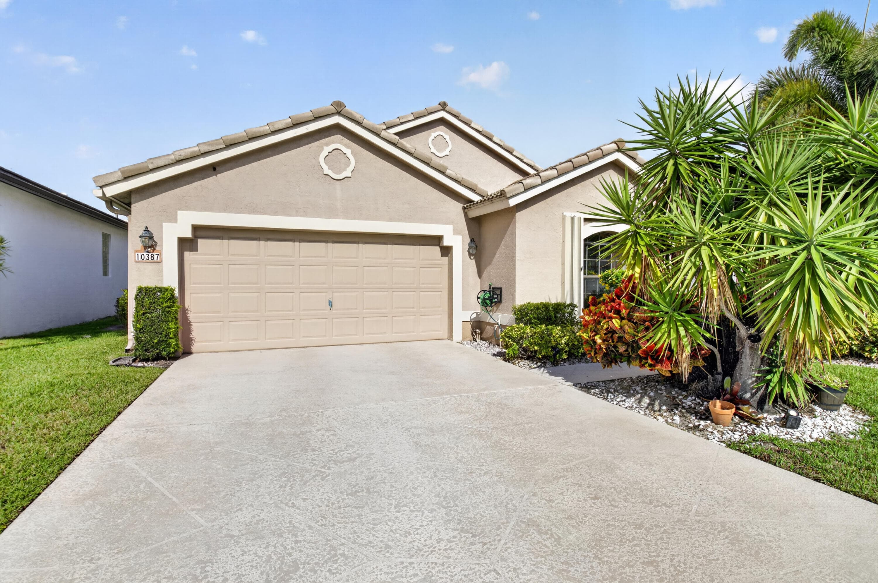 10387 Lexington Circle S, Boynton Beach, FL 33436 — photo 1 of 41