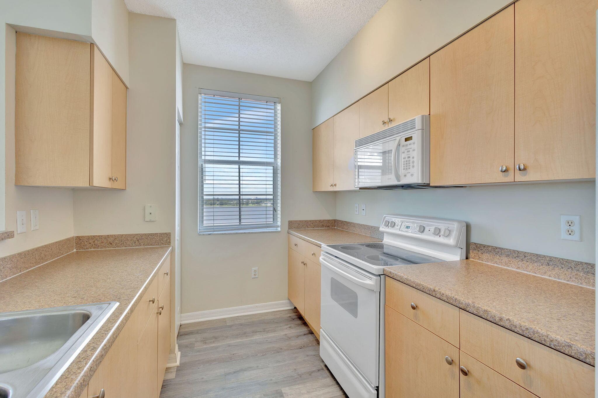 616 Clearwater Park Road 1013, West Palm Beach, FL 33401 — photo 5 of 28