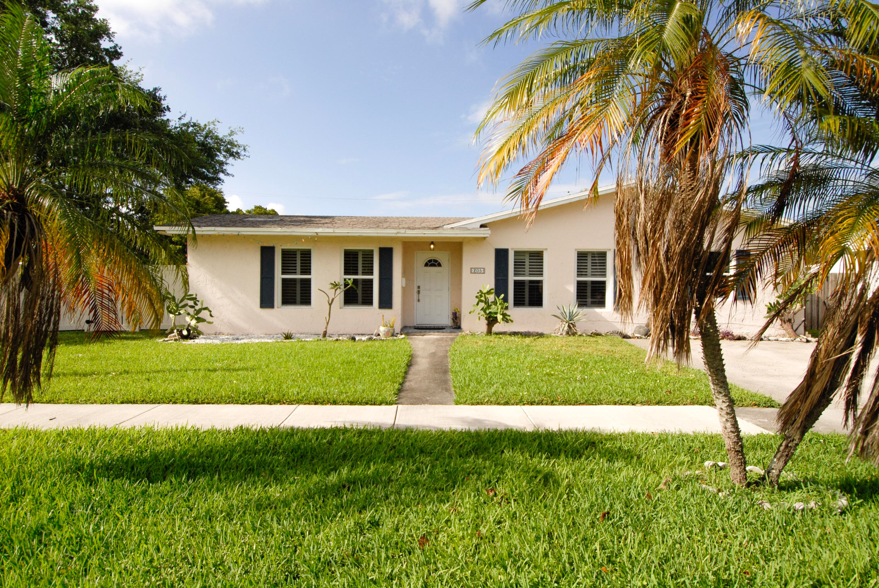 205 SE 4th Terrace 1-2, Dania Beach, FL 33004 — photo 1 of 35
