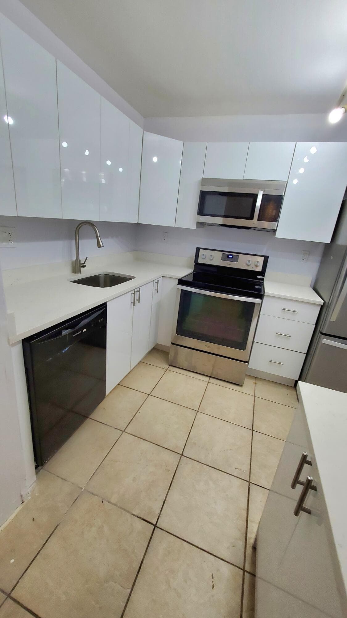 721 N Pine Island Road 103, Plantation, FL 33324 — photo 8 of 54