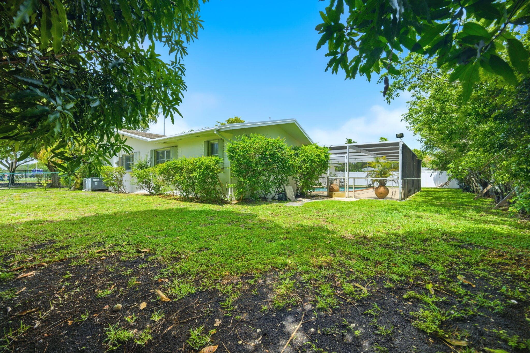 321 E Chaminade Drive, Hollywood, FL 33021 — photo