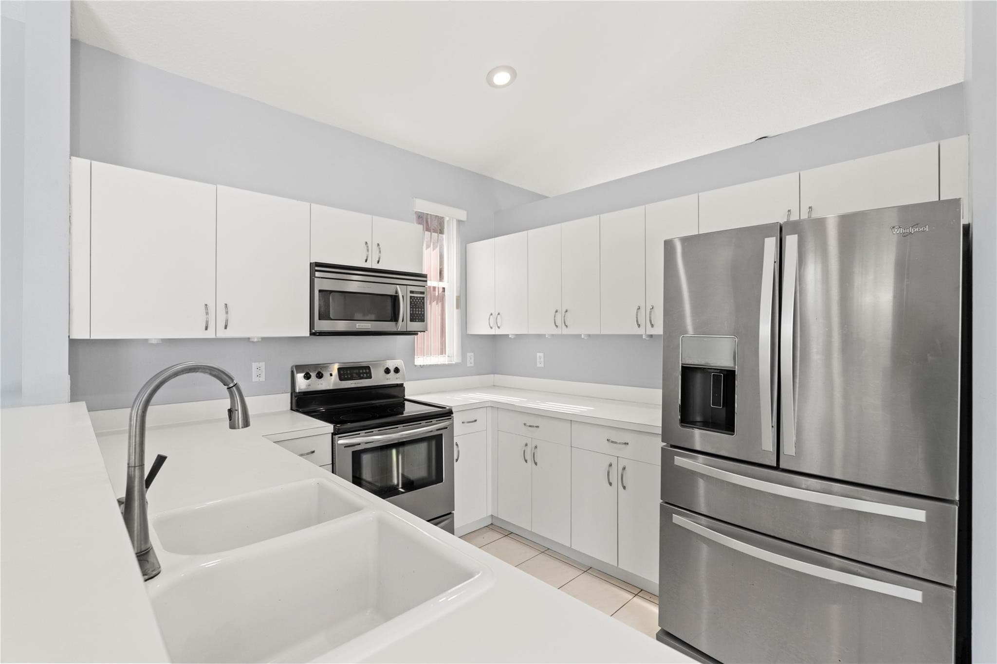 3222 NW 22nd Avenue, Oakland Park, FL 33309 — photo 9 of 72