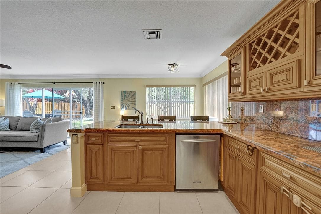 16763 NW 13th Street, Pembroke Pines, FL 33028 — photo 10 of 36