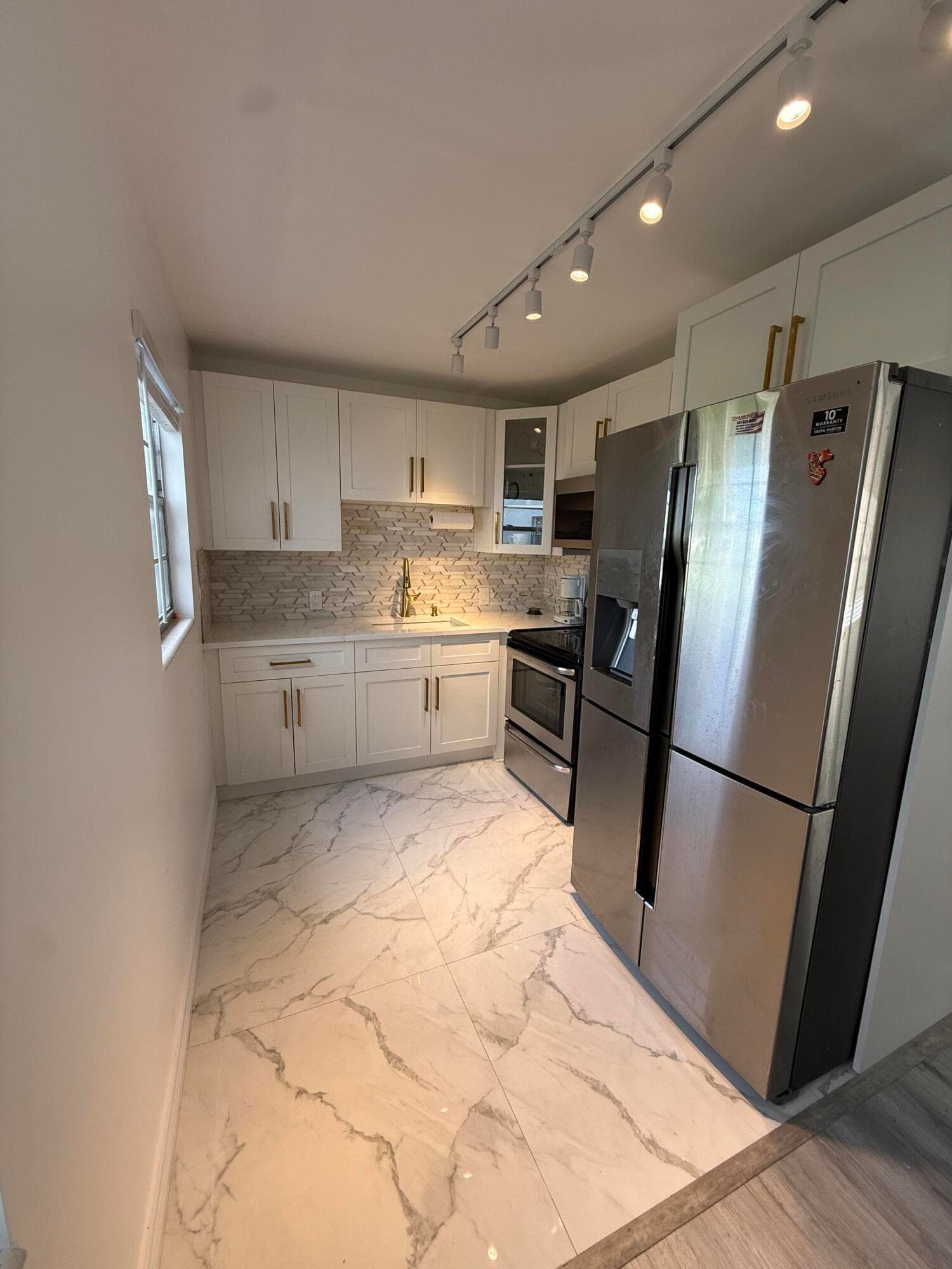 389 Fanshaw J 389, Boca Raton, FL 33434 — photo 2 of 52