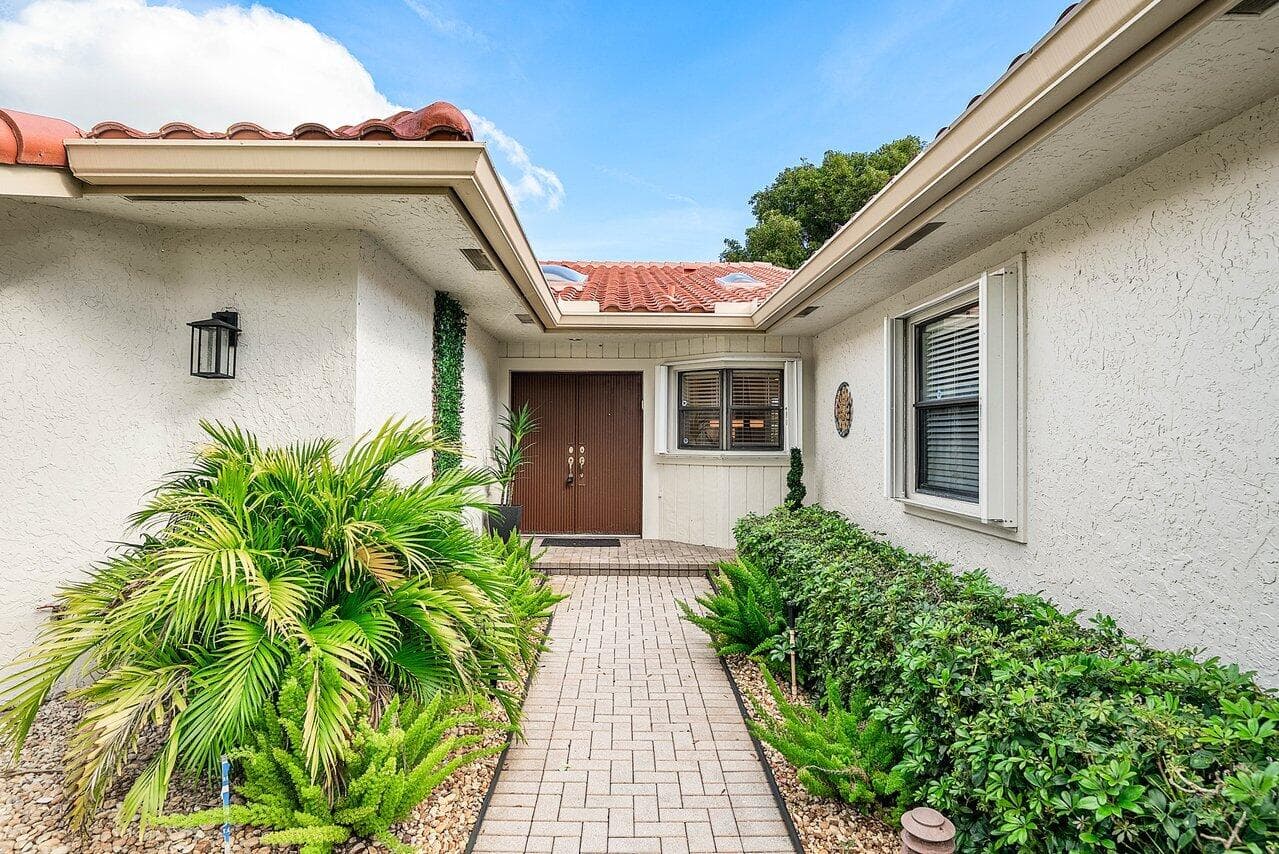 18 Bristol Lane, Boynton Beach, FL 33436 — photo 6 of 121