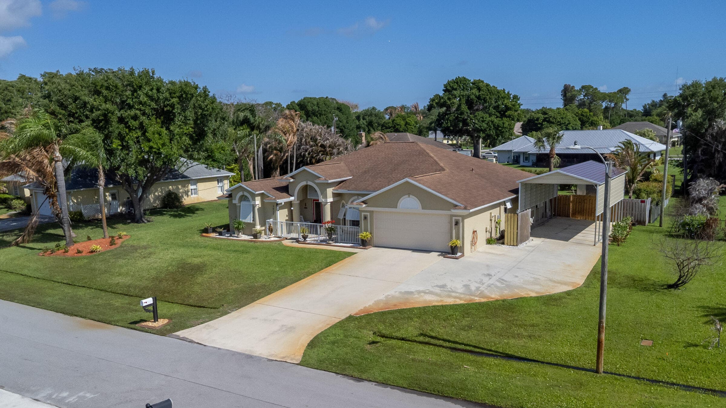 2025 SE Allamanda Drive, Port St. Lucie, FL 34952 — photo 4 of 68