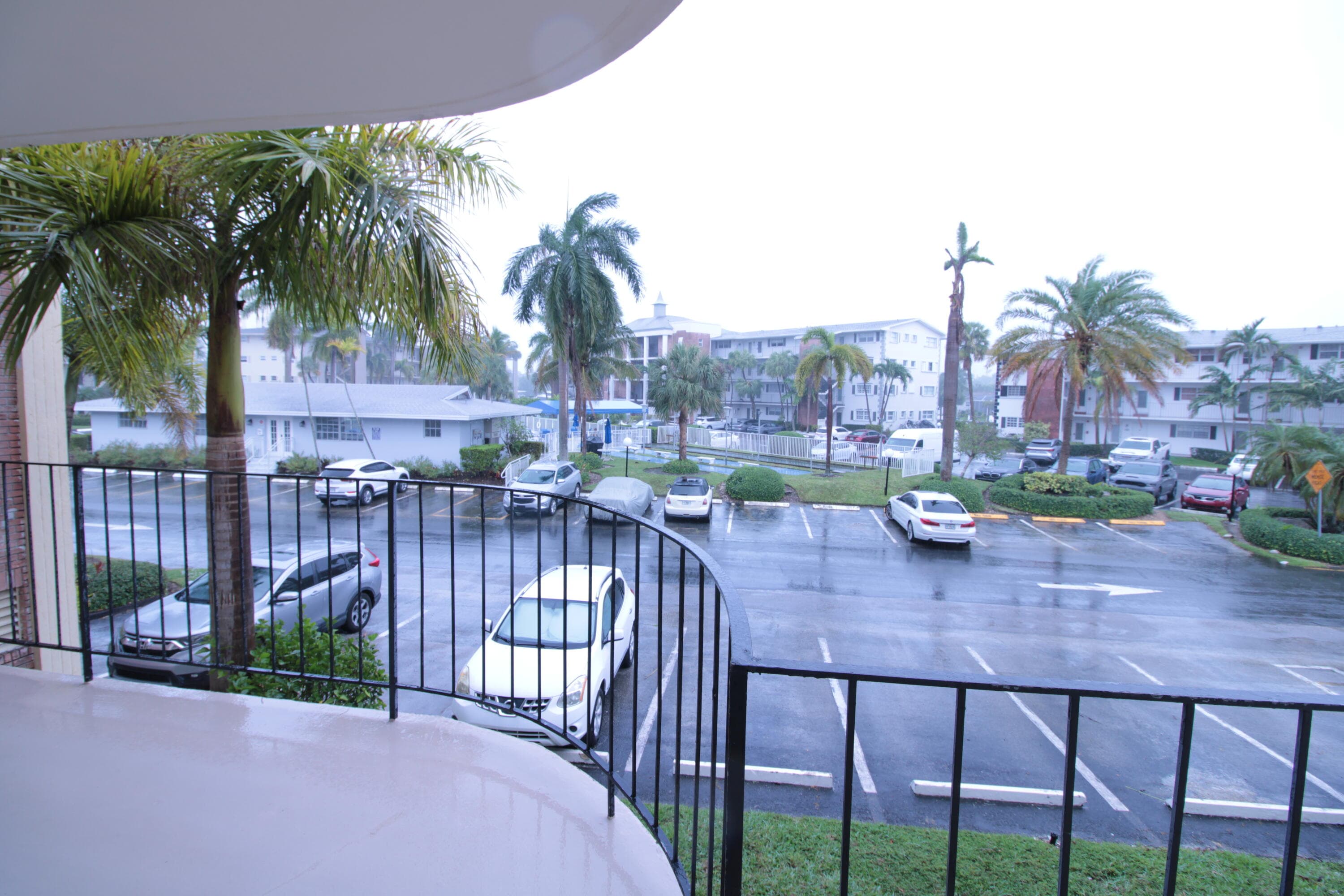 460 Paradise Isle Boulevard 203, Hallandale Beach, FL 33009 — photo 3 of 18