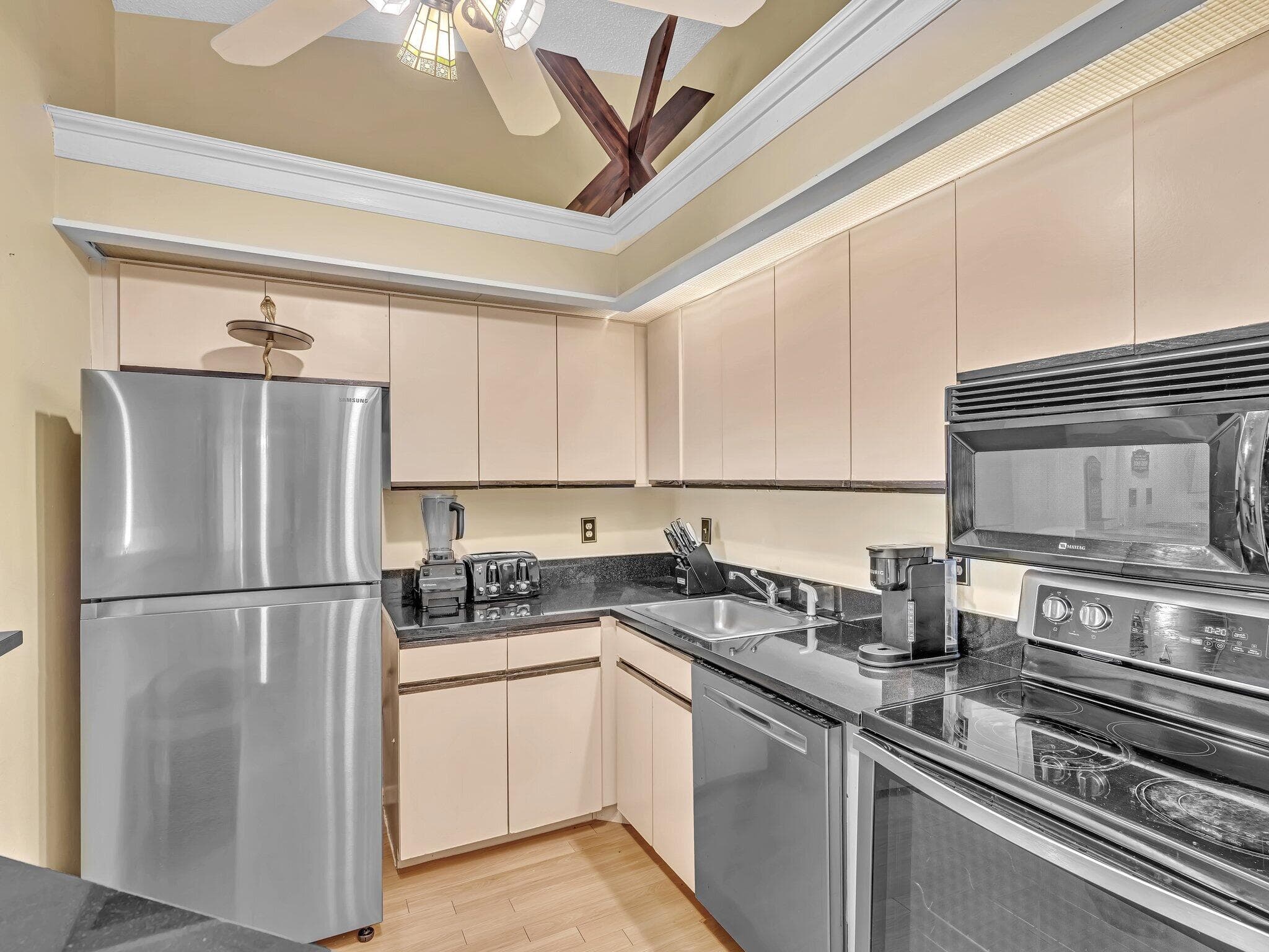 1109 Duncan Circle 202, Palm Beach Gardens, FL 33418 — photo 3 of 36