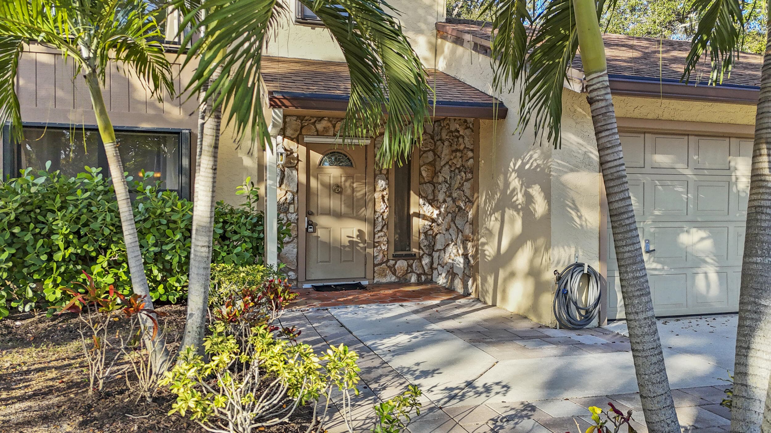 1089 Raintree Drive, Palm Beach Gardens, FL 33410 — photo 3 of 38