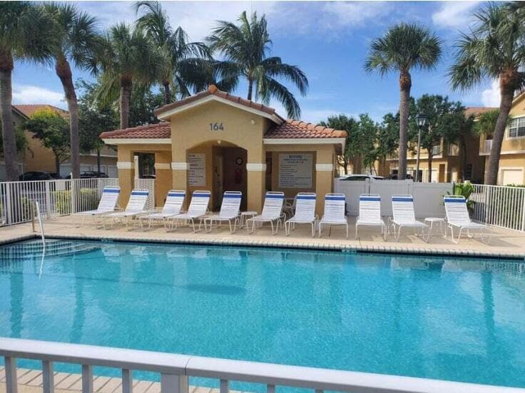 158 Village Boulevard D, Tequesta, FL 33469 — photo 1 of 4