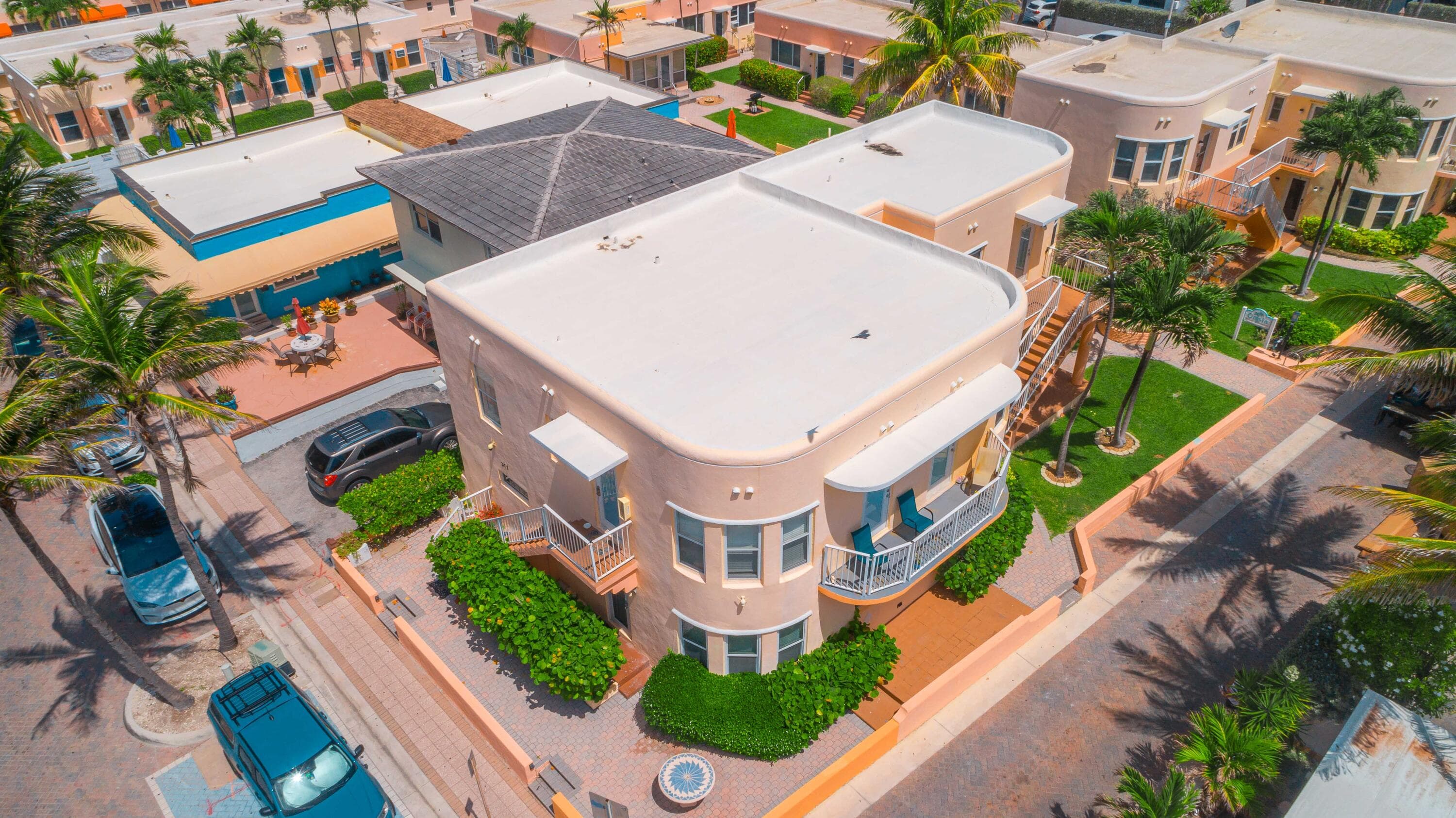 311 Connecticut Street 4, Hollywood, FL 33019 — photo 3 of 26