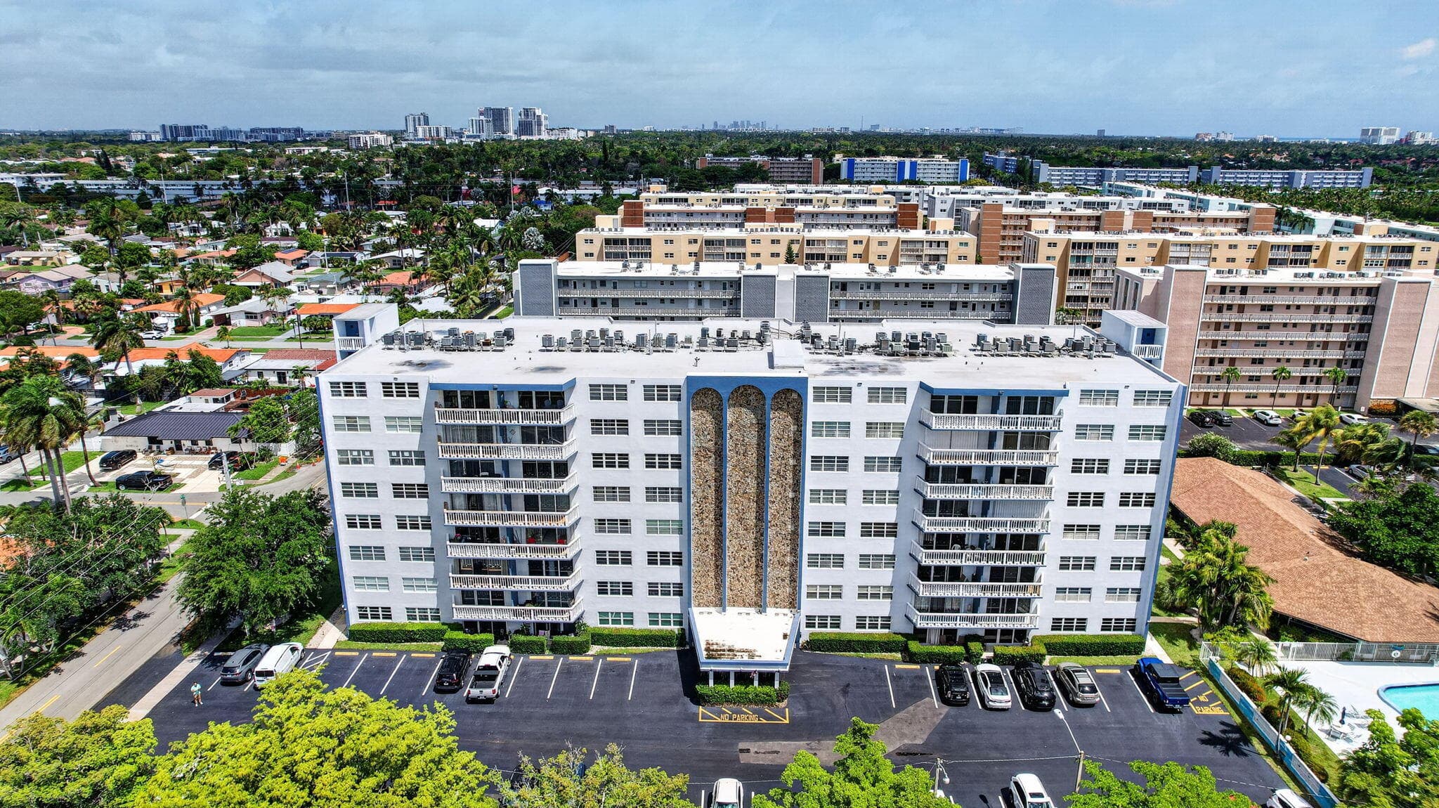 400 NE 12th Avenue 405, Hallandale Beach, FL 33009 — photo 1 of 31
