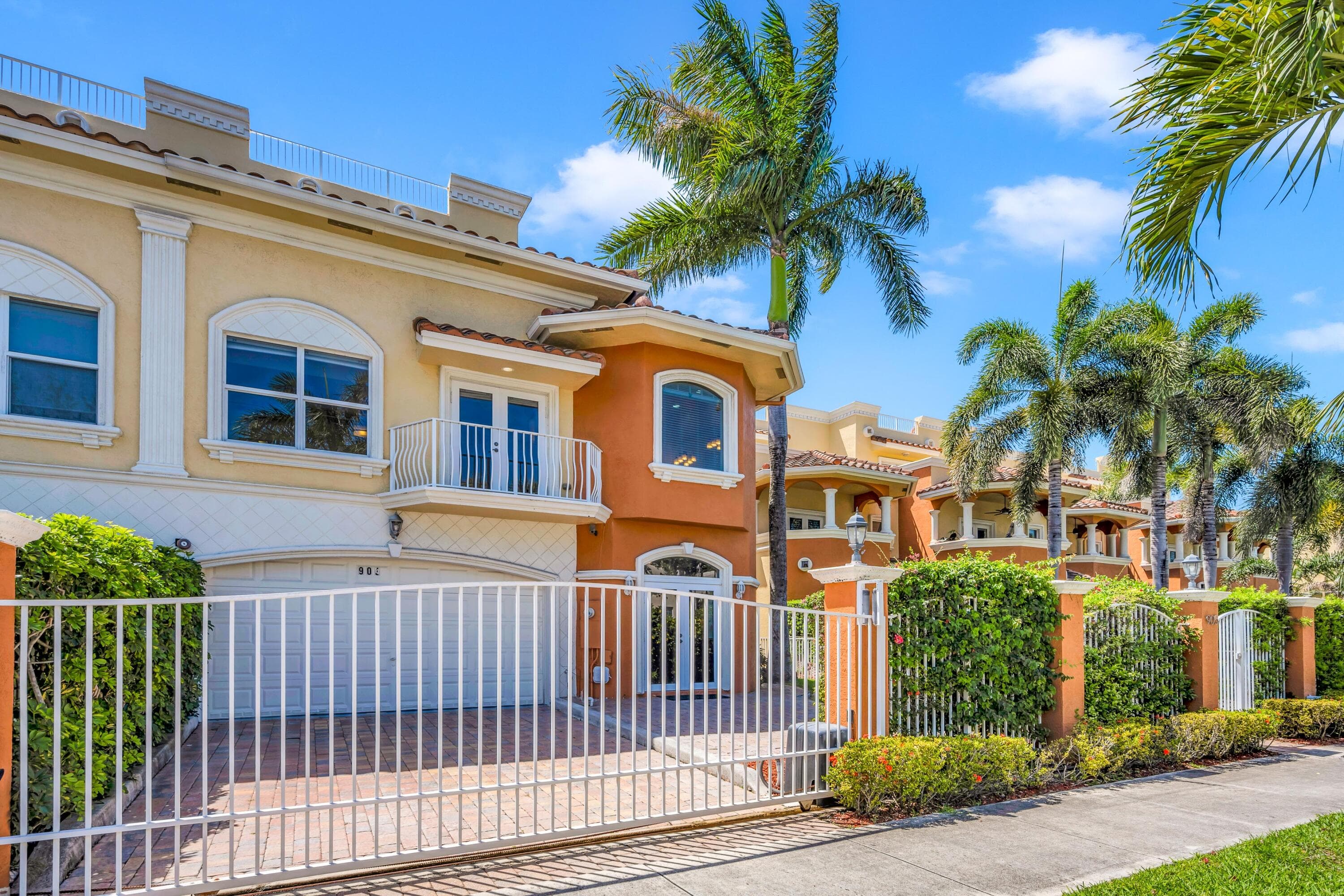 903 NE 17th Way 104, Fort Lauderdale, FL 33304 — photo