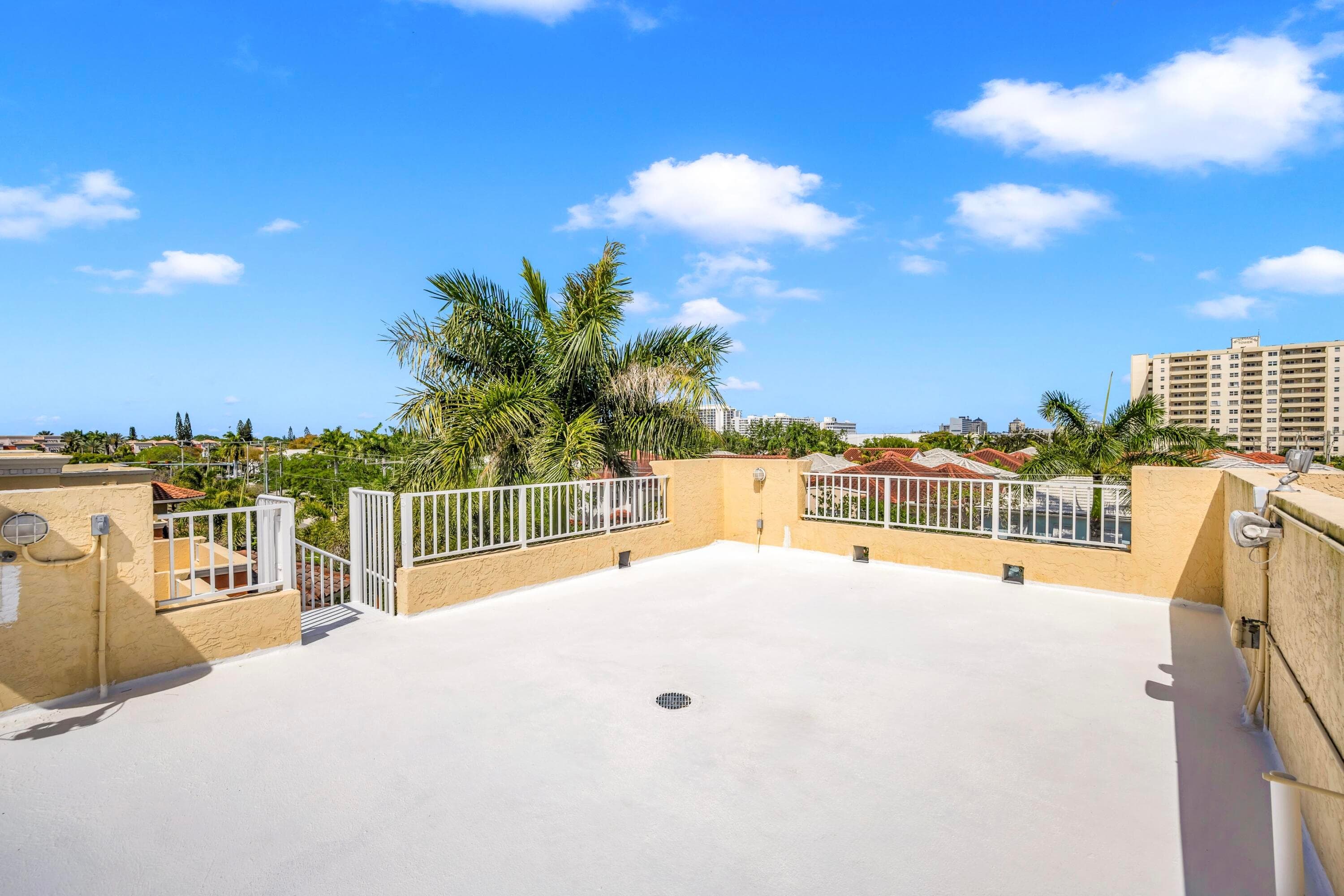 903 NE 17th Way 104, Fort Lauderdale, FL 33304 — photo 4 of 36